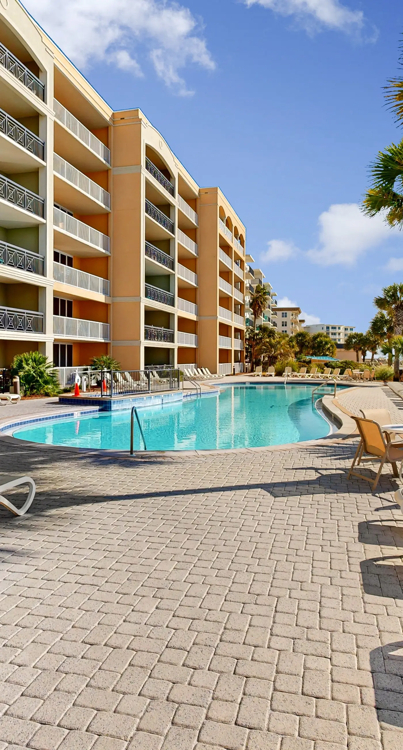 Gulf Front 4BR | Balcony | Pool | Hot Tub | W/D