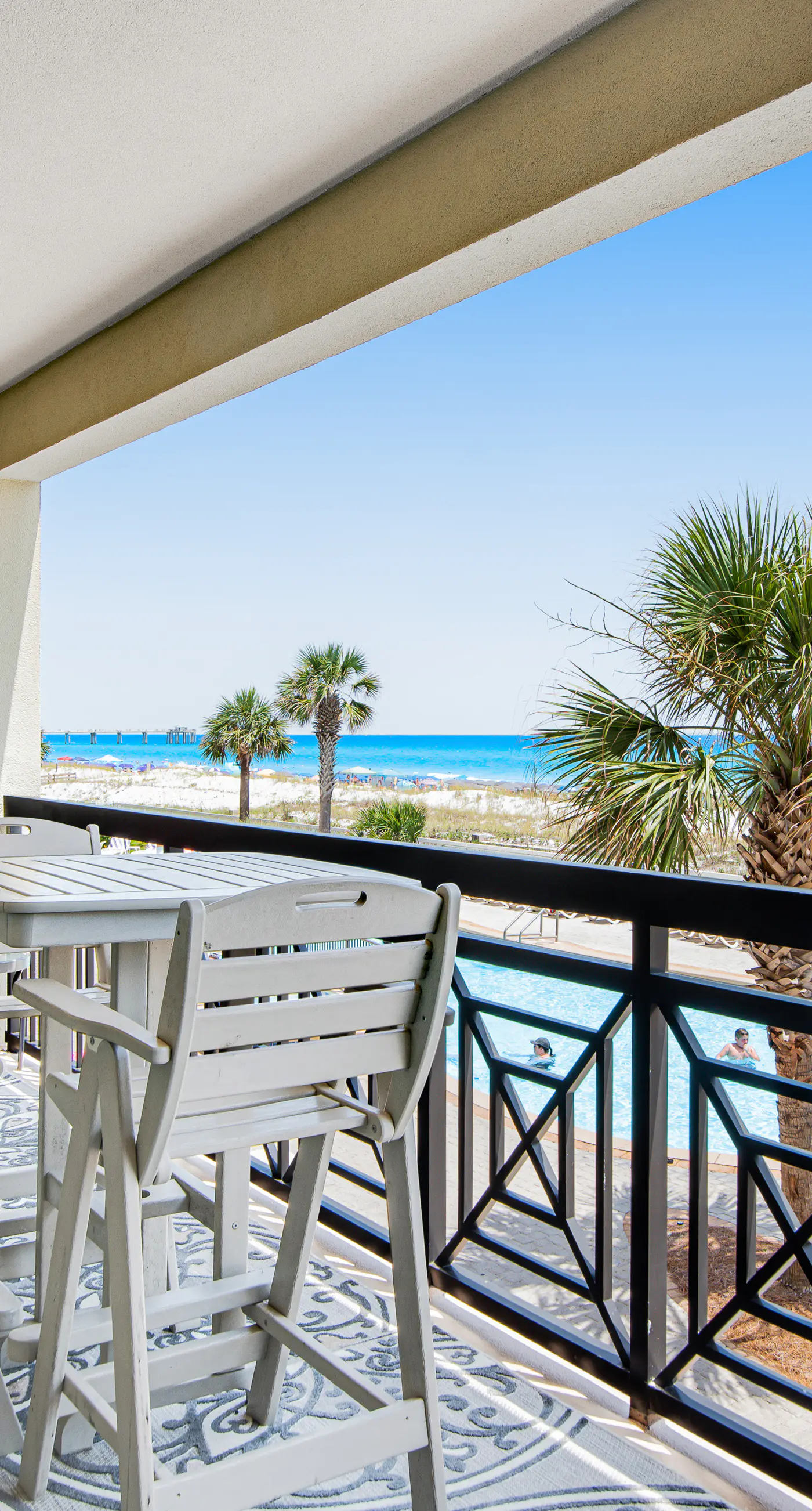 Cute 3BR Oceanfront 2nd-Floor | Balcony | Pool