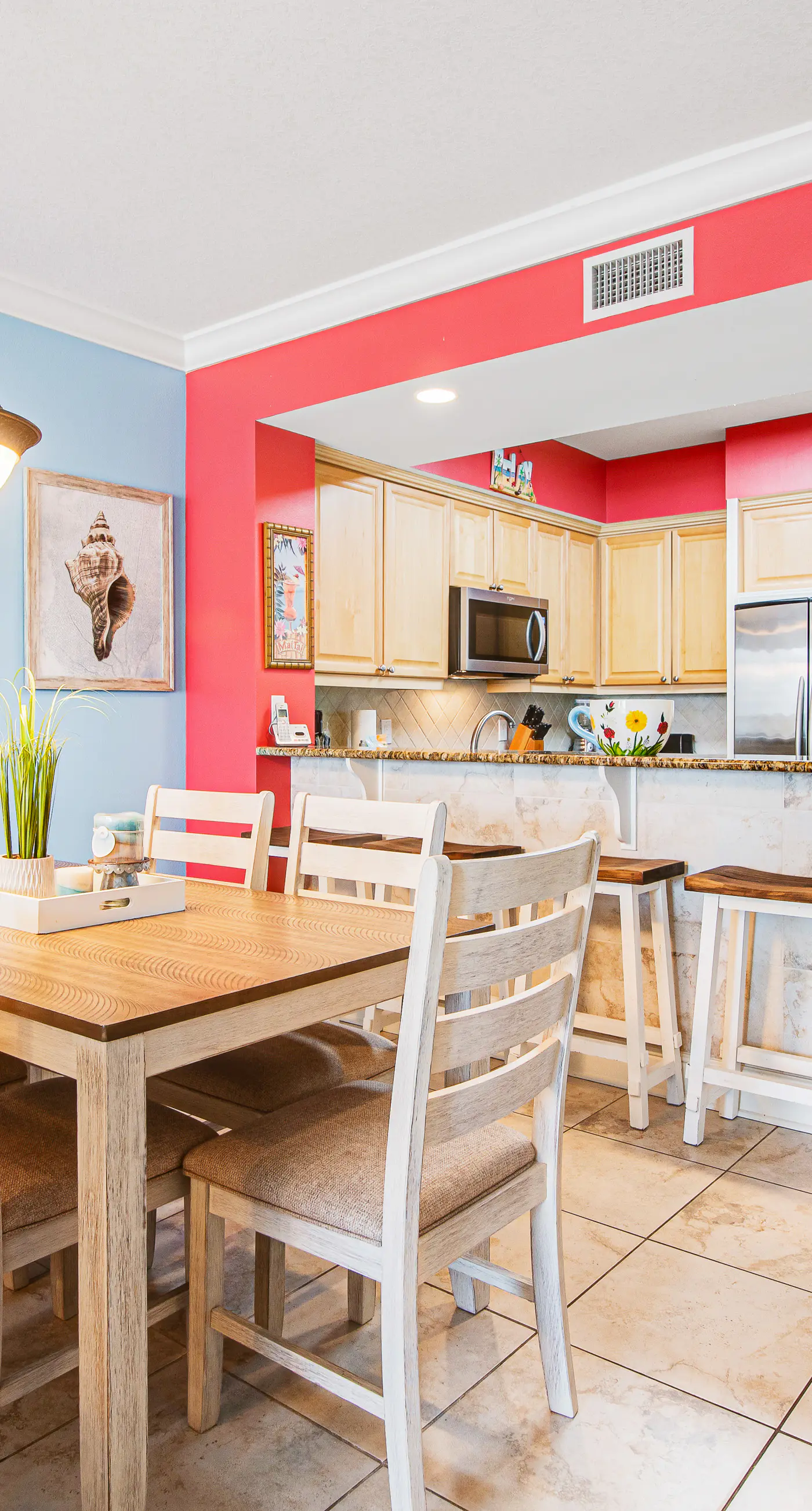 Cute 3BR Oceanfront 2nd-Floor | Balcony | Pool