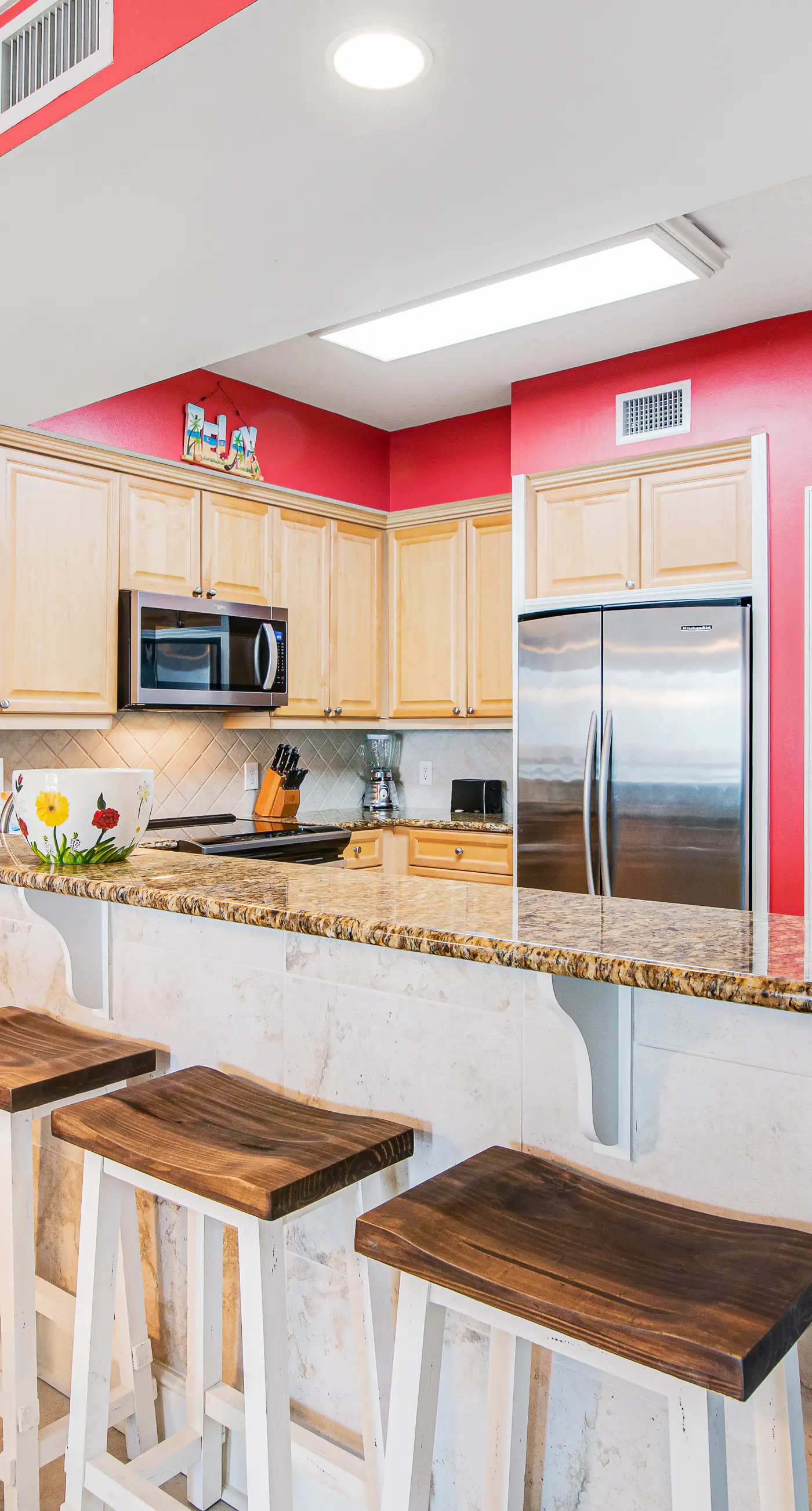 Cute 3BR Oceanfront 2nd-Floor | Balcony | Pool