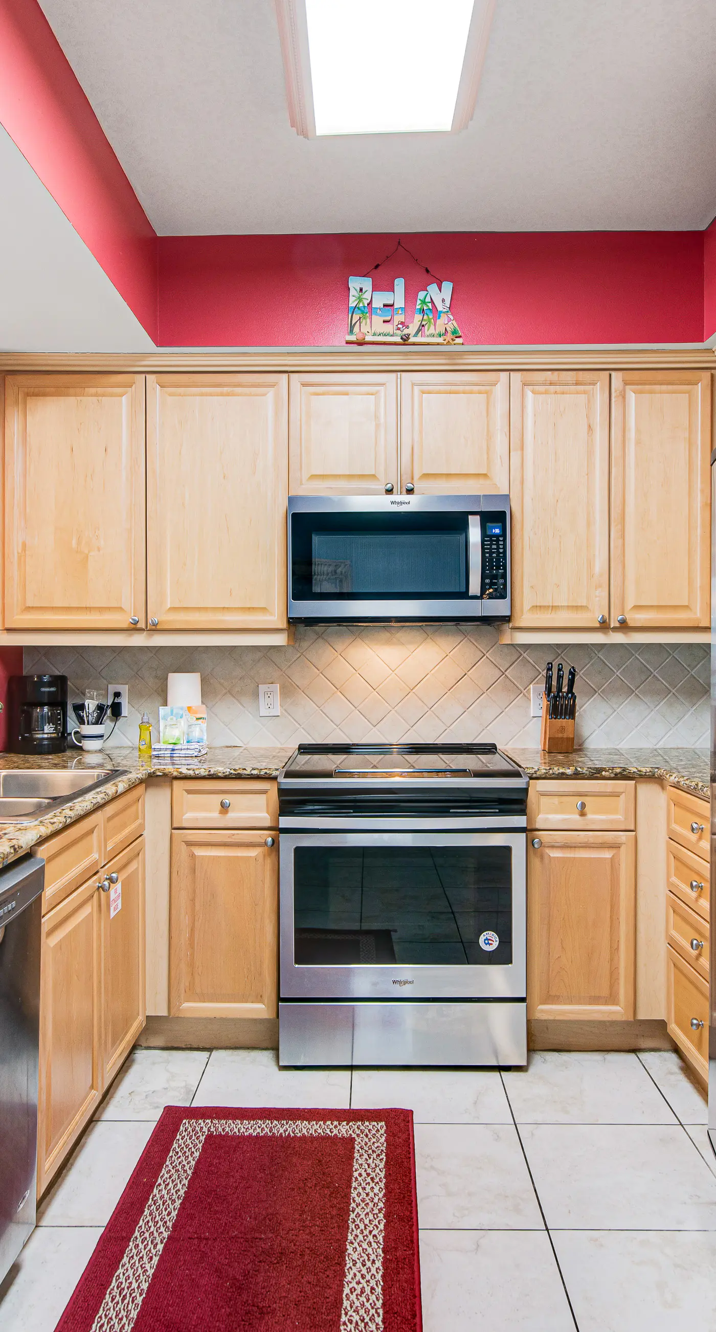 Cute 3BR Oceanfront 2nd-Floor | Balcony | Pool