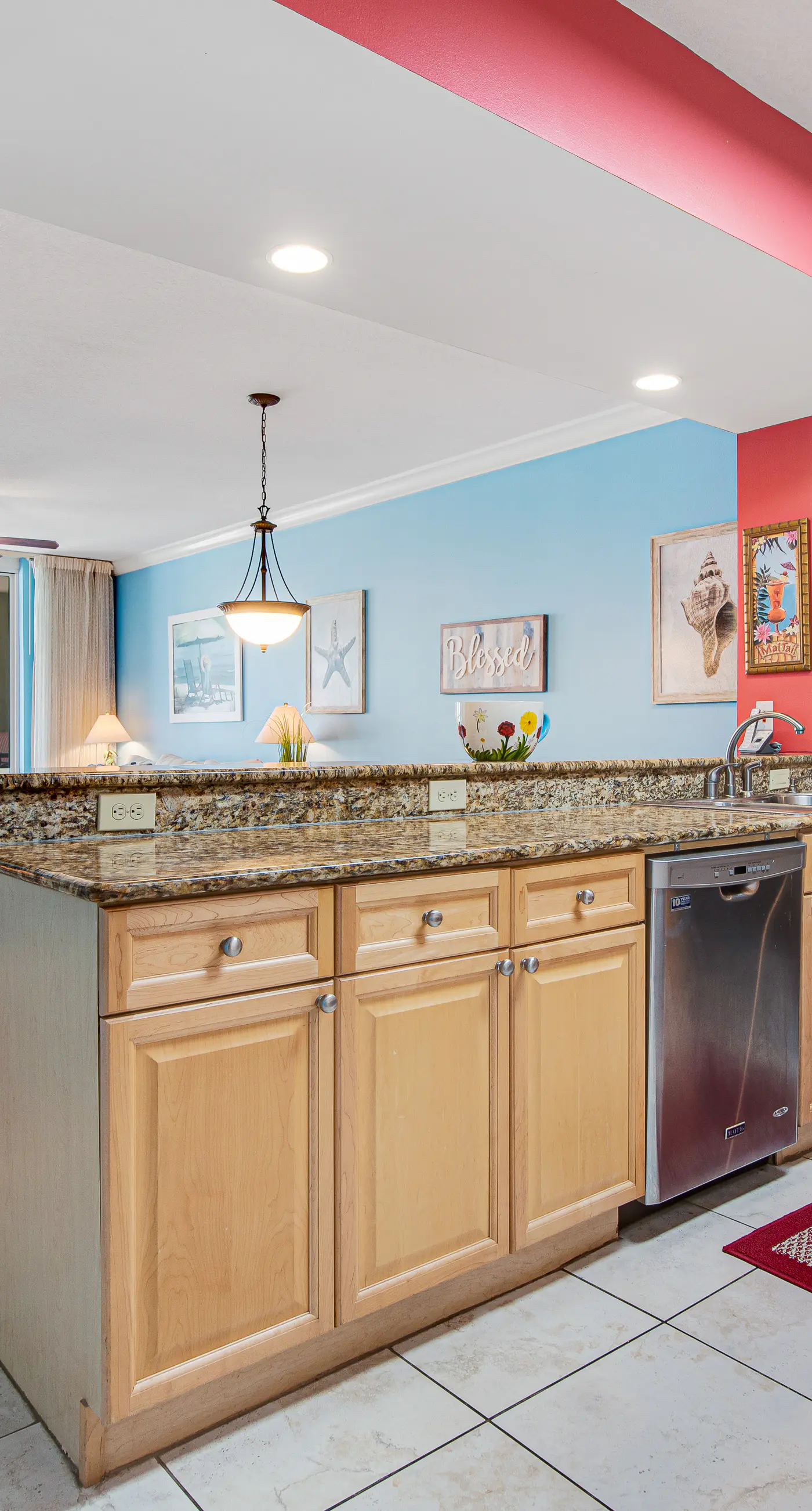 Cute 3BR Oceanfront 2nd-Floor | Balcony | Pool