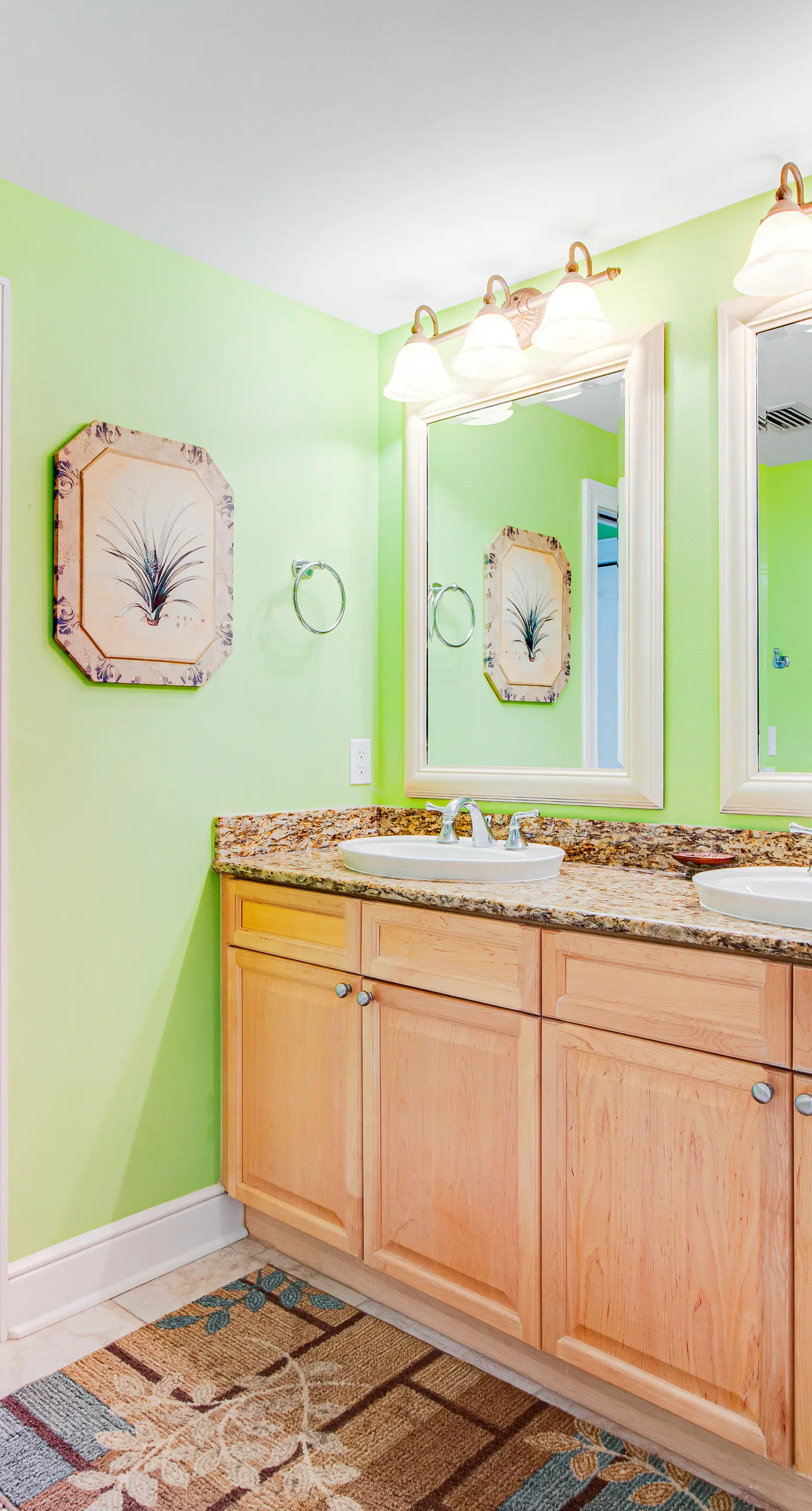Cute 3BR Oceanfront 2nd-Floor | Balcony | Pool