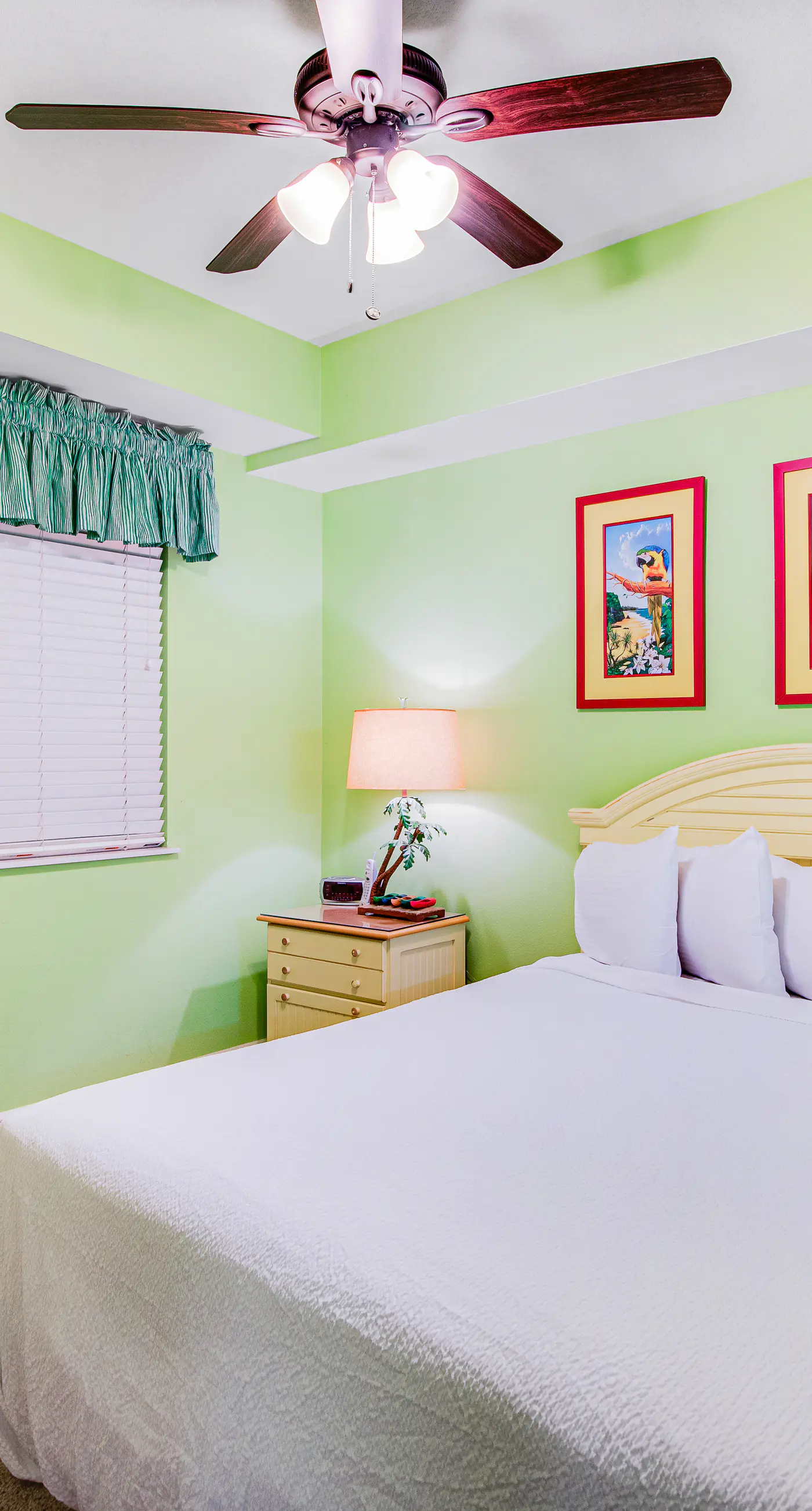 Cute 3BR Oceanfront 2nd-Floor | Balcony | Pool