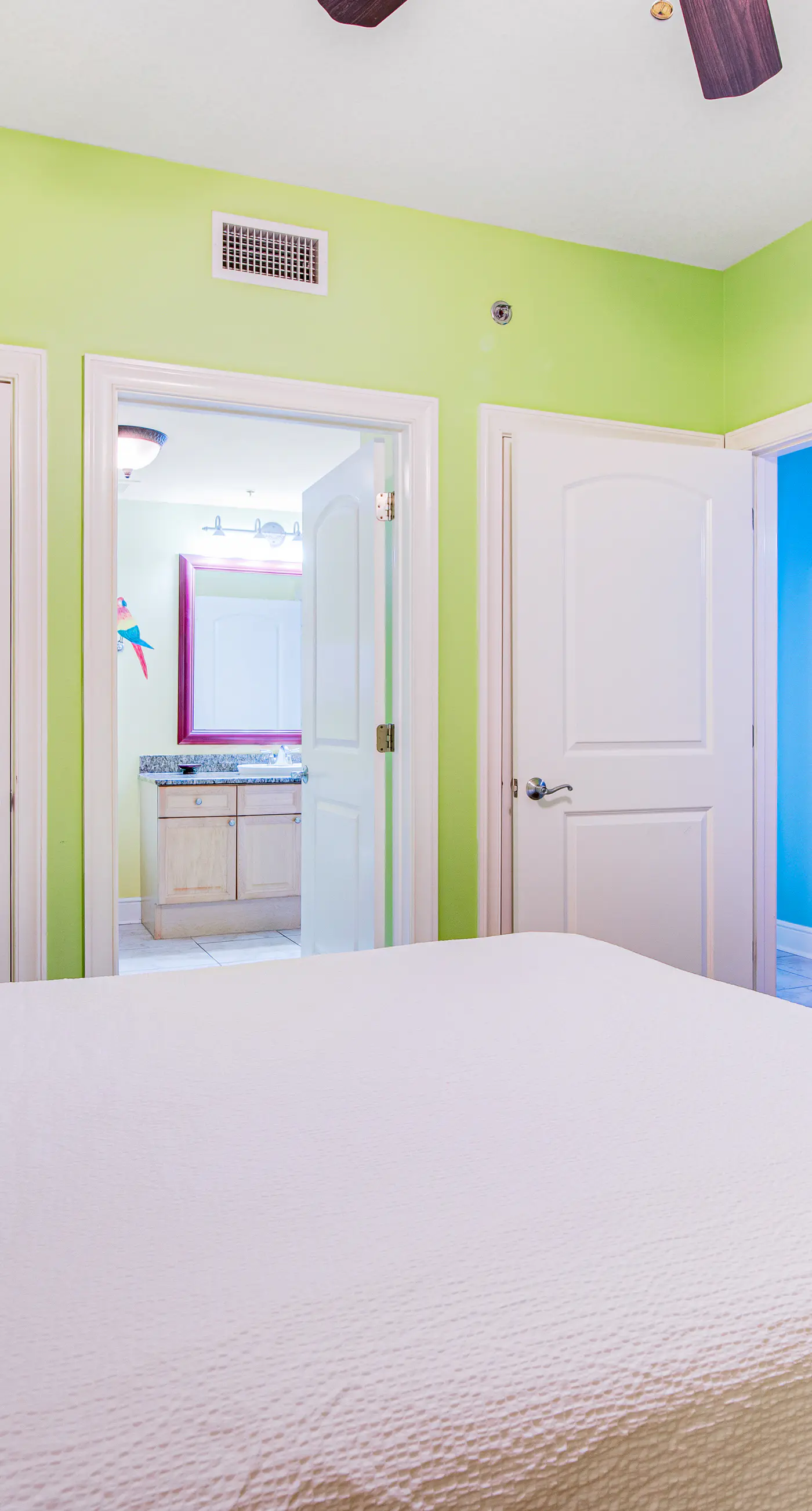 Cute 3BR Oceanfront 2nd-Floor | Balcony | Pool