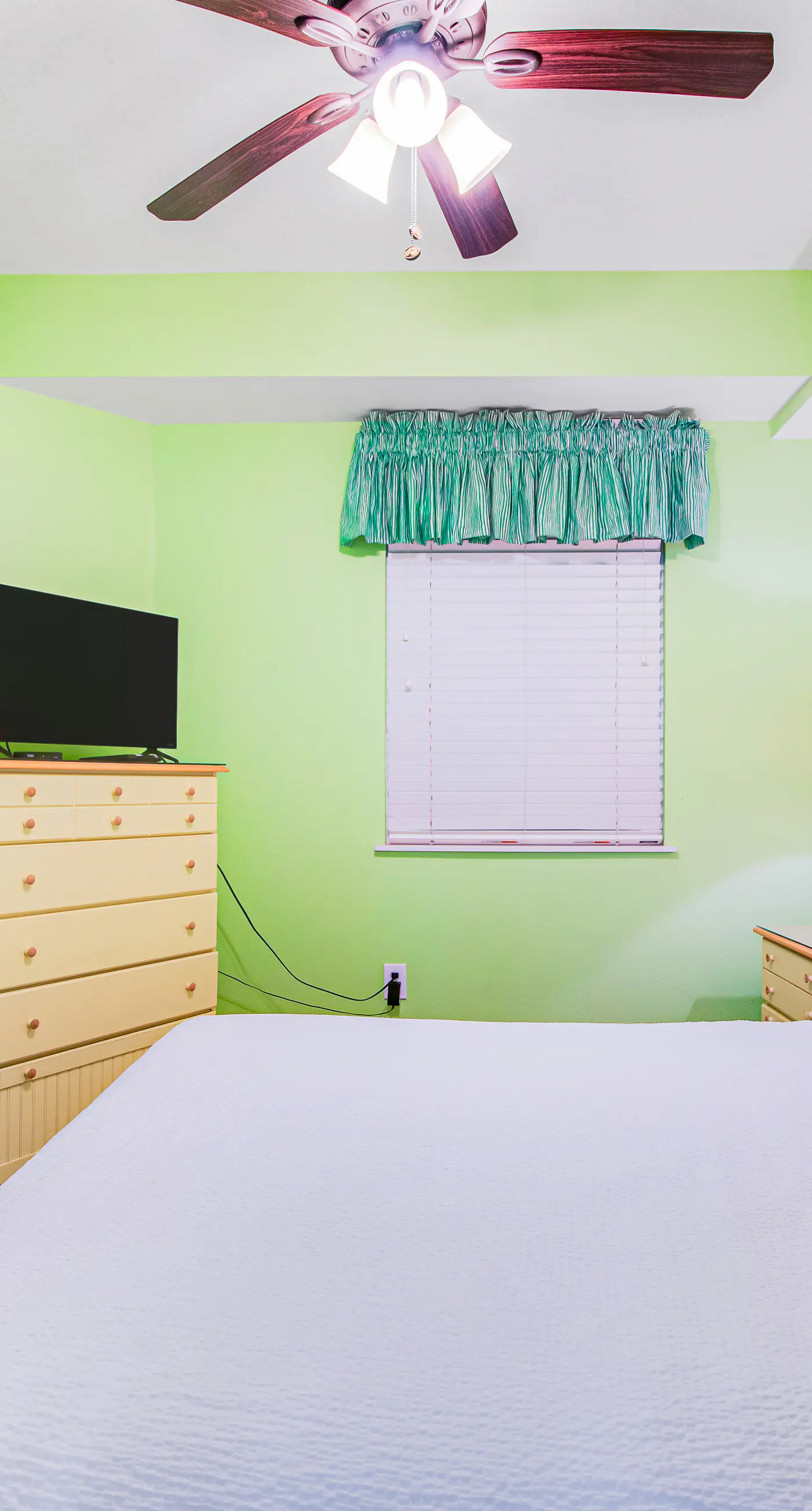 Cute 3BR Oceanfront 2nd-Floor | Balcony | Pool
