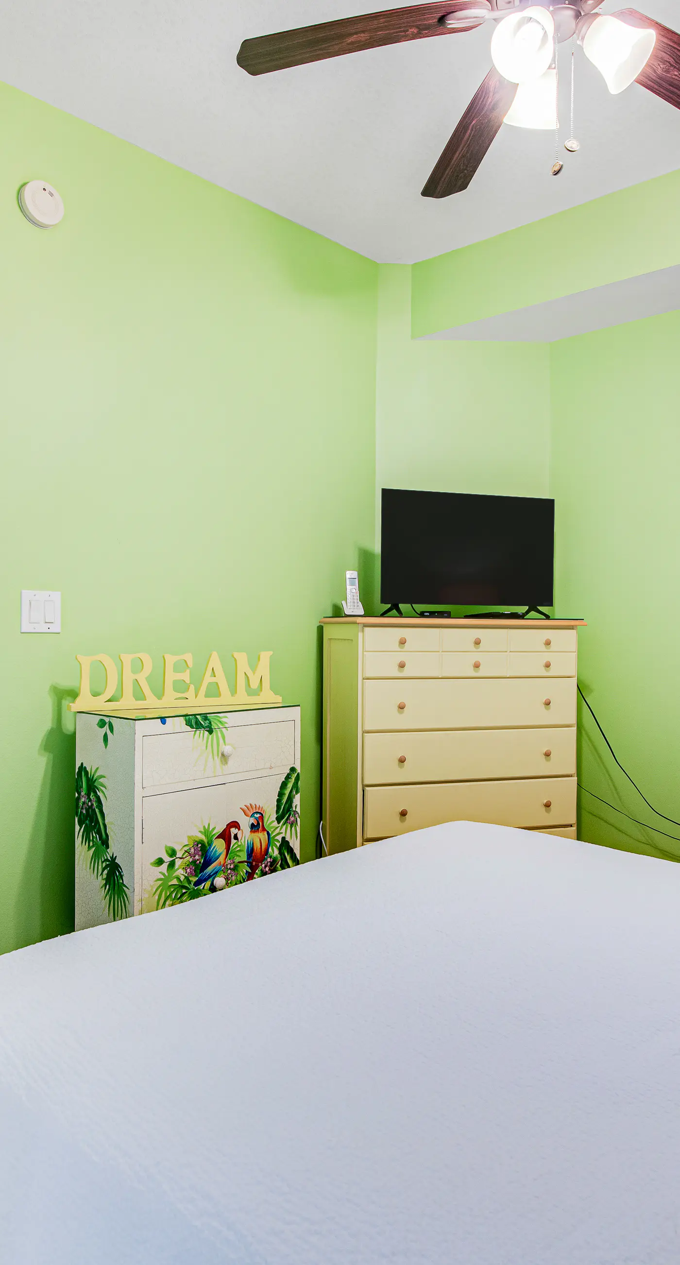 Cute 3BR Oceanfront 2nd-Floor | Balcony | Pool