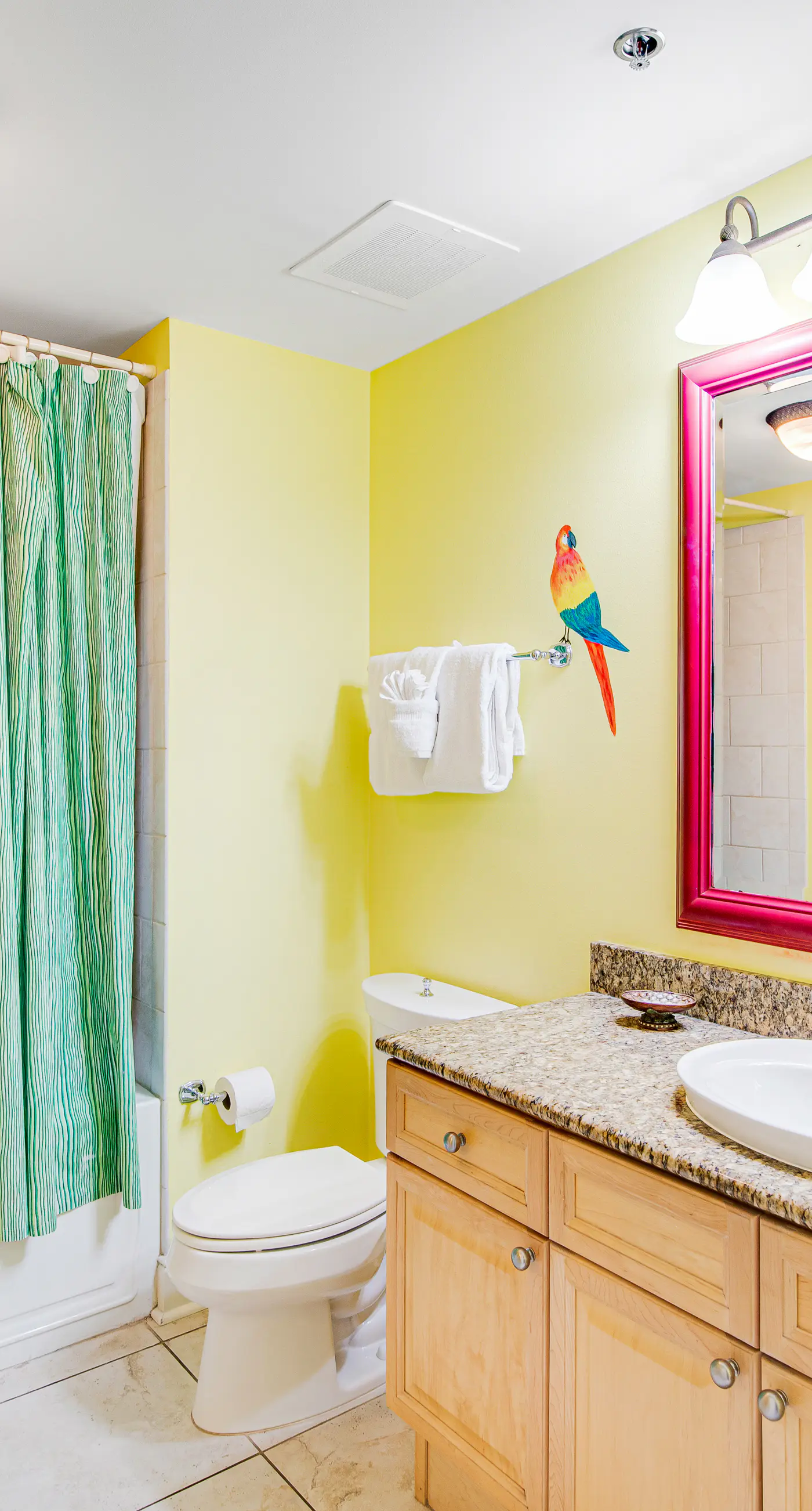 Cute 3BR Oceanfront 2nd-Floor | Balcony | Pool