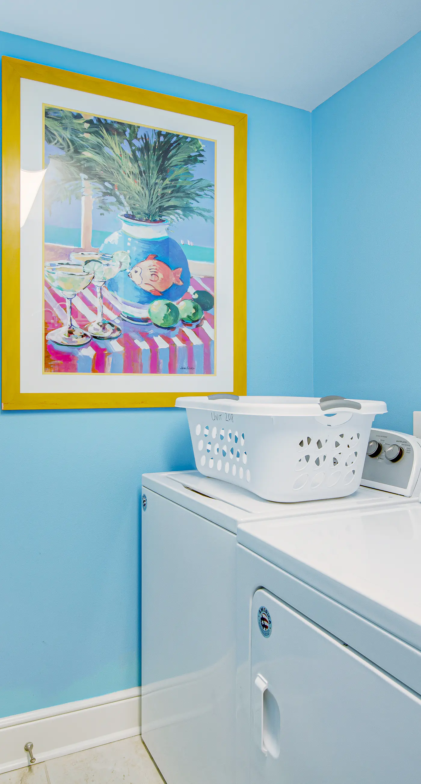 Cute 3BR Oceanfront 2nd-Floor | Balcony | Pool