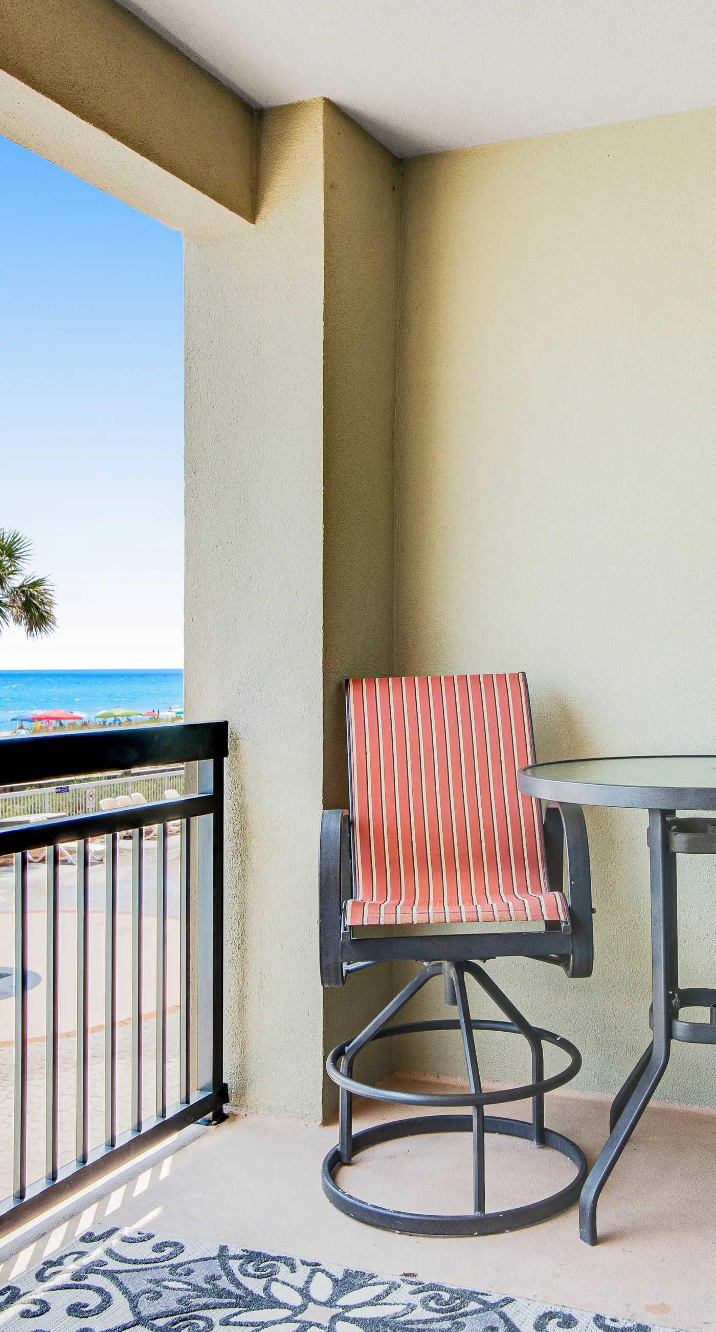 Cute 3BR Oceanfront 2nd-Floor | Balcony | Pool