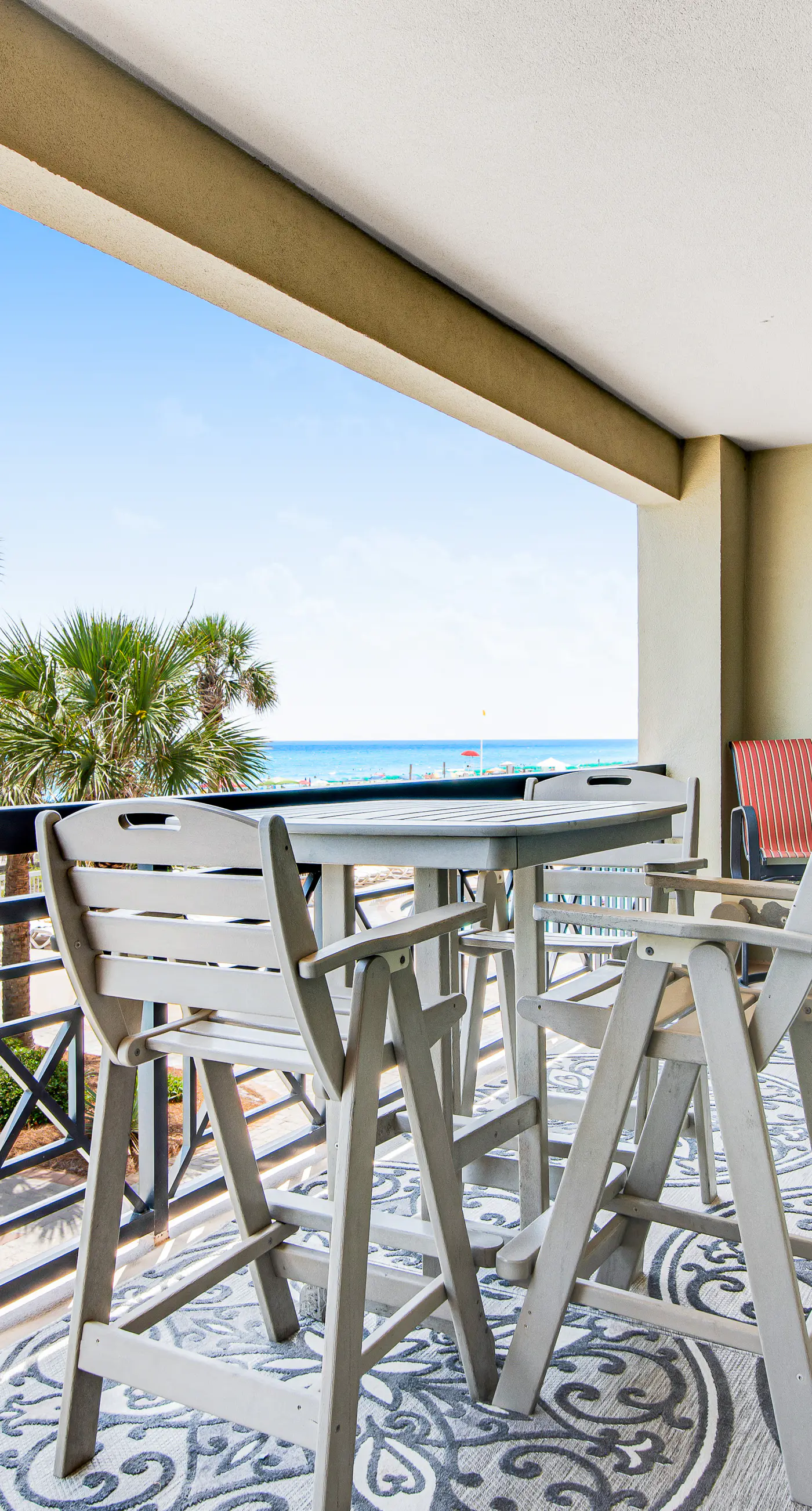 Cute 3BR Oceanfront 2nd-Floor | Balcony | Pool
