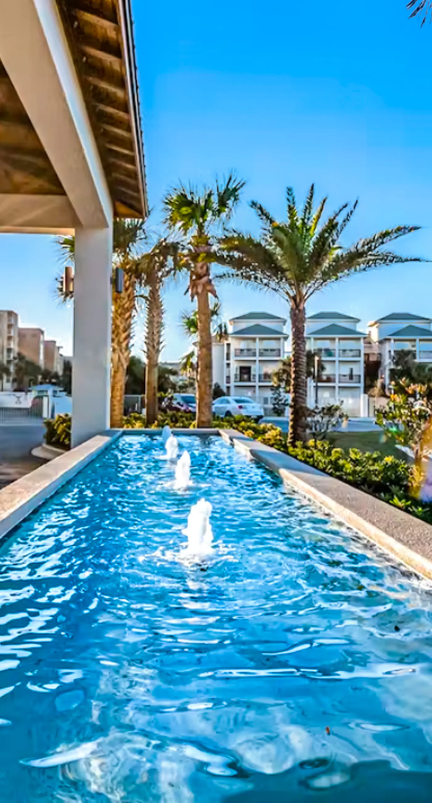 Third-floor, Gulf-view condo with pool and hot tub access, central AC, & W&D