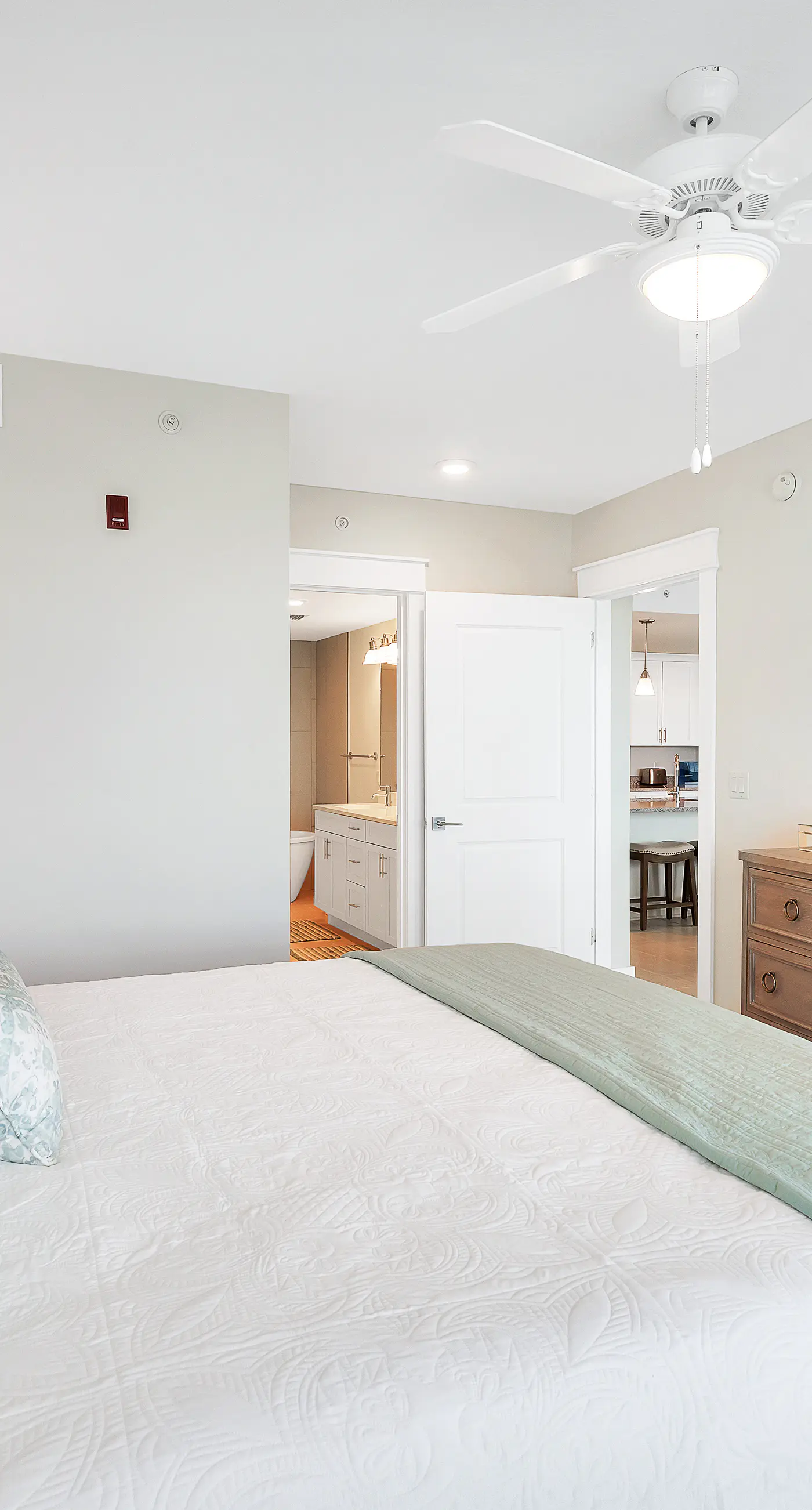 Third-floor, Gulf-view condo with pool and hot tub access, central AC, & W&D