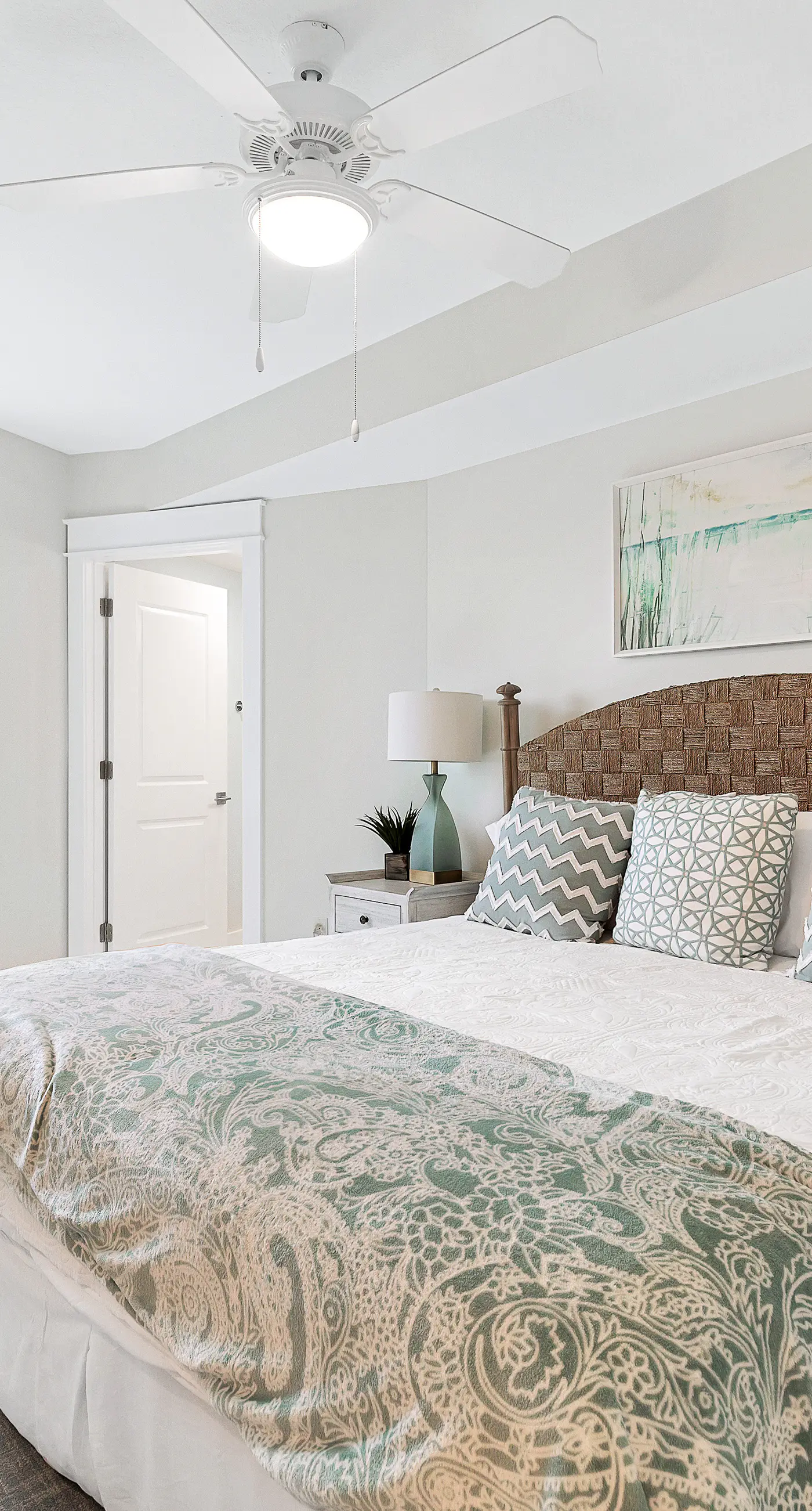 Third-floor, Gulf-view condo with pool and hot tub access, central AC, & W&D