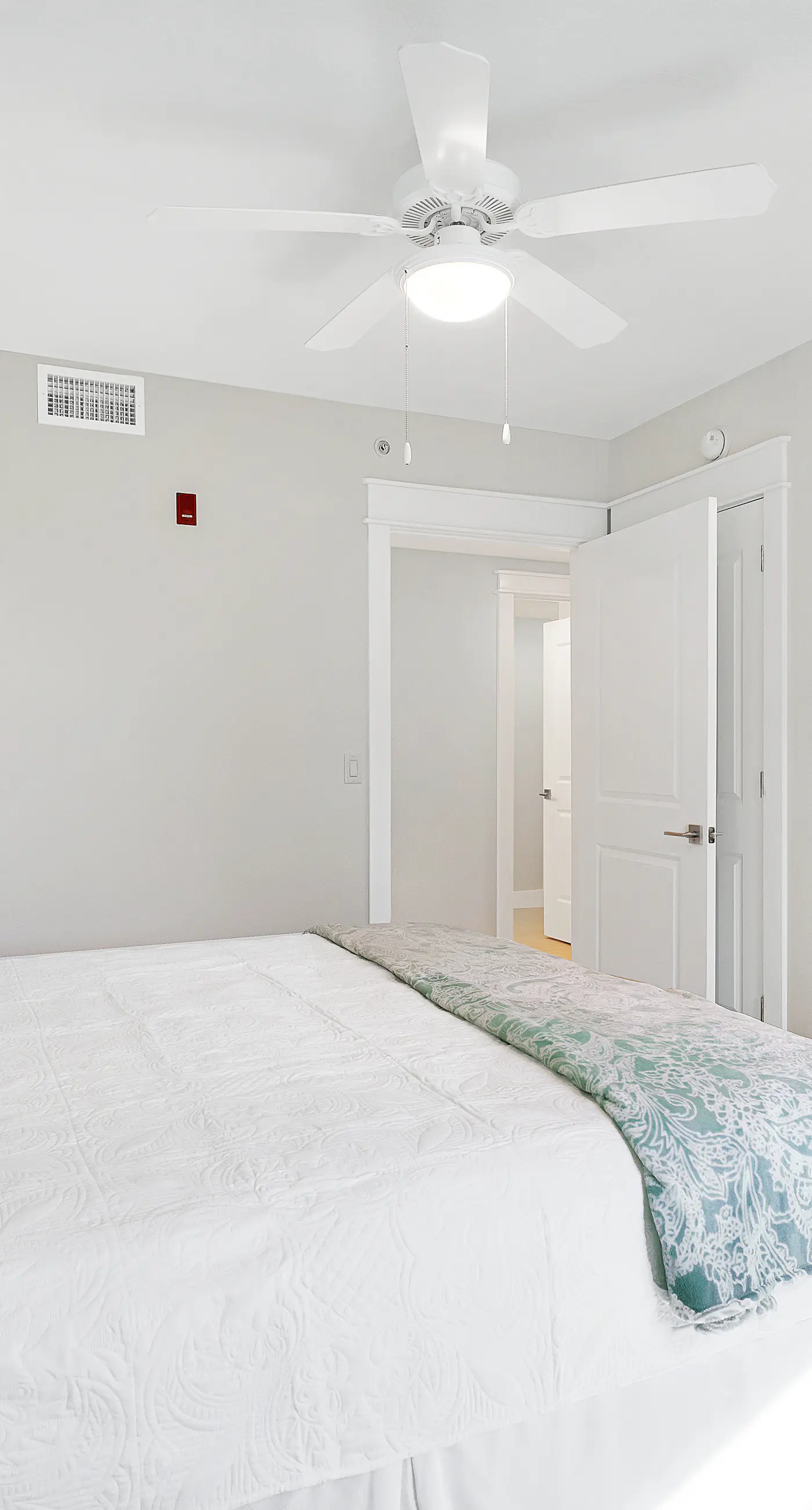 Third-floor, Gulf-view condo with pool and hot tub access, central AC, & W&D