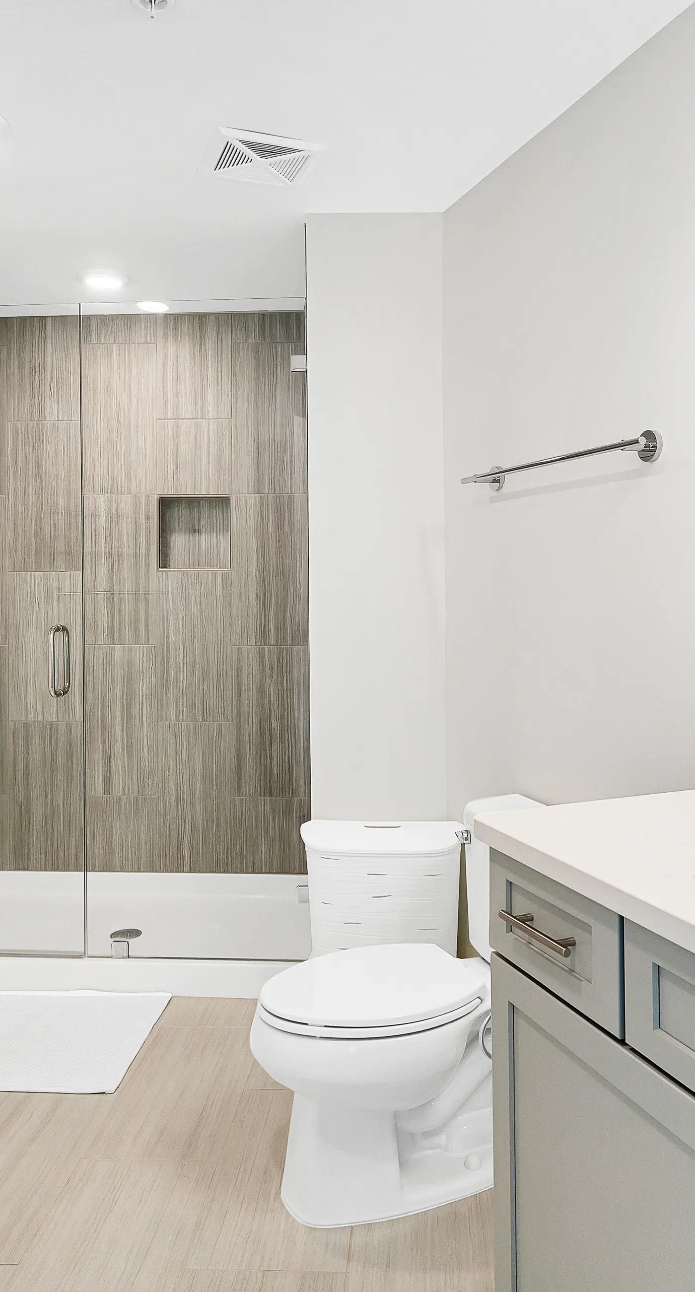 Third-floor, Gulf-view condo with pool and hot tub access, central AC, & W&D