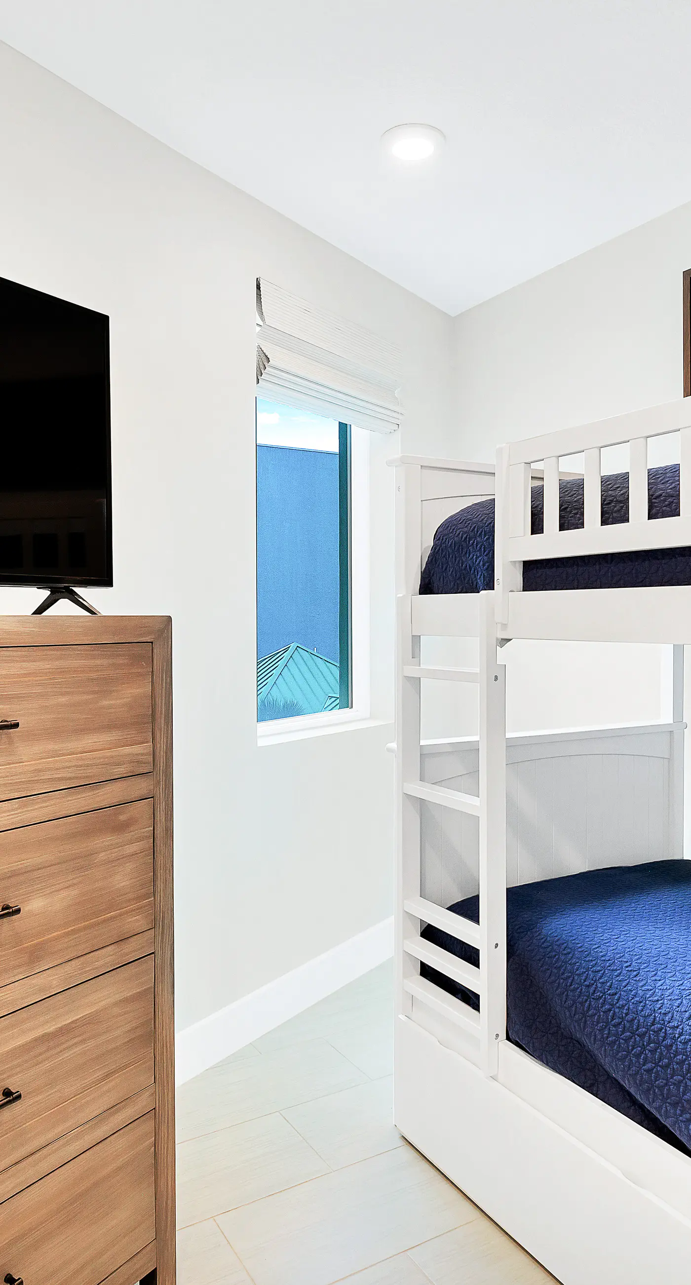 Third-floor, Gulf-view condo with pool and hot tub access, central AC, & W&D