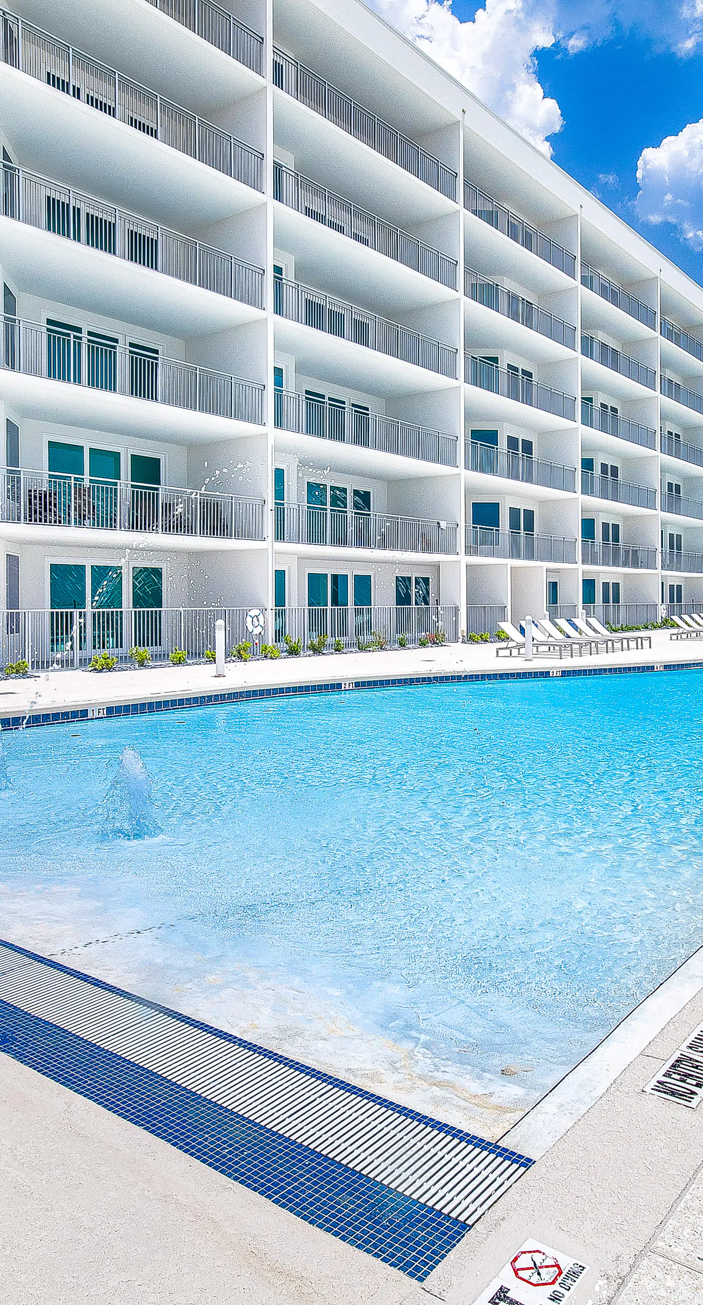 Third-floor, Gulf-view condo with pool and hot tub access, central AC, & W&D