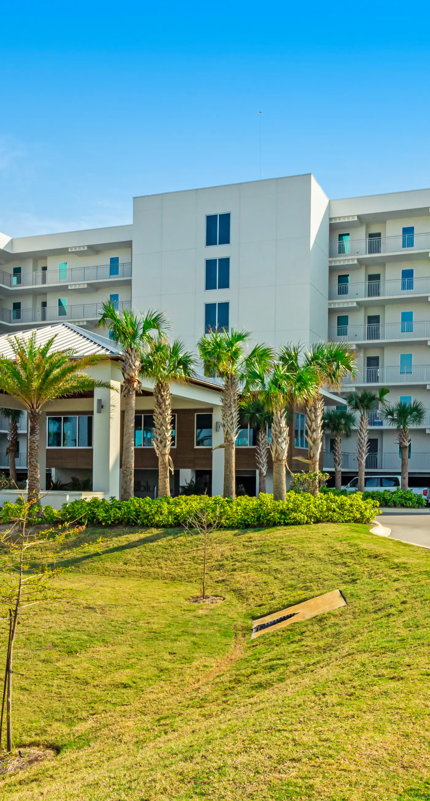 Third-floor, Gulf-view condo with pool and hot tub access, central AC, & W&D