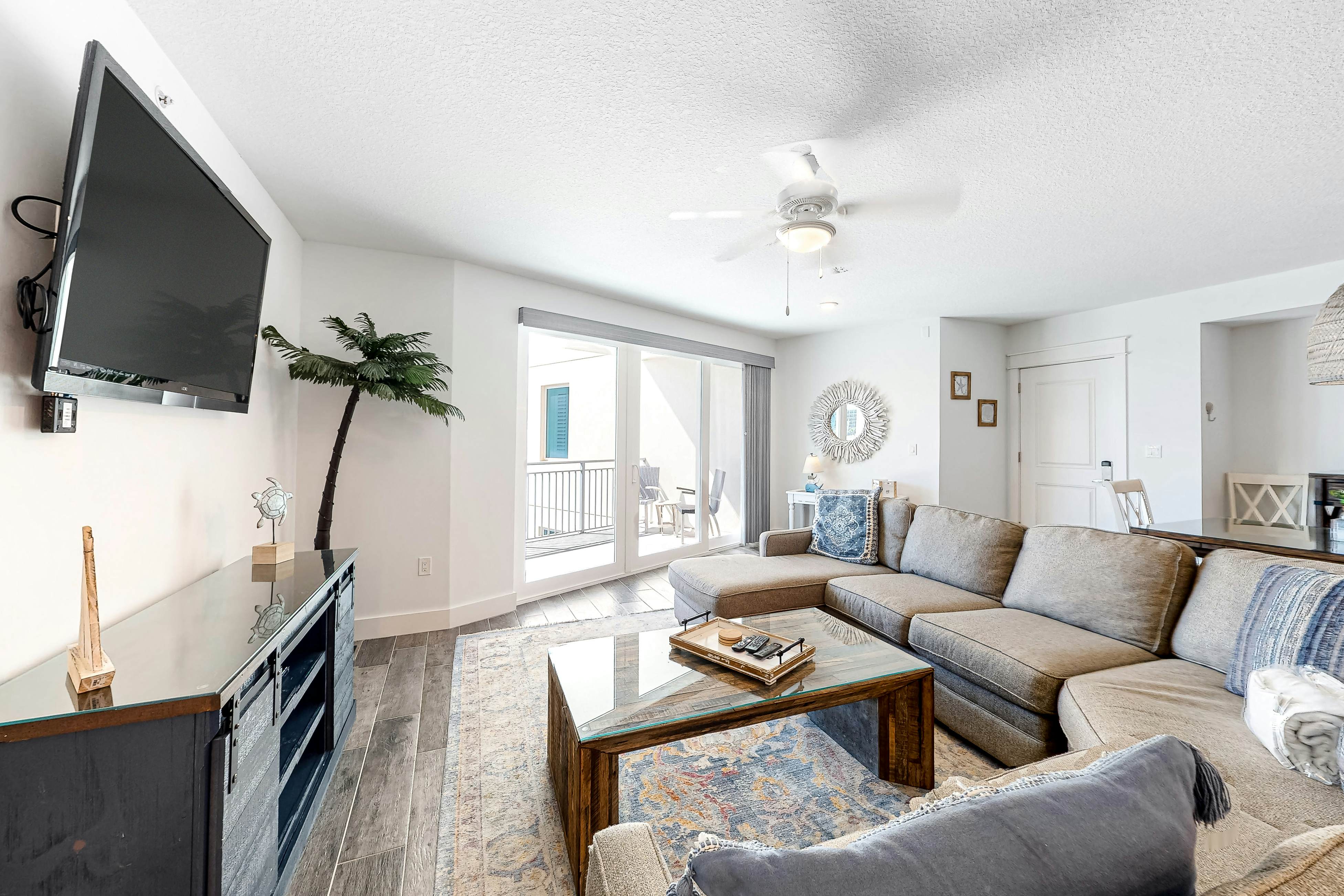 Spacious, gulf-front condo with resort amenities -  near restaurants