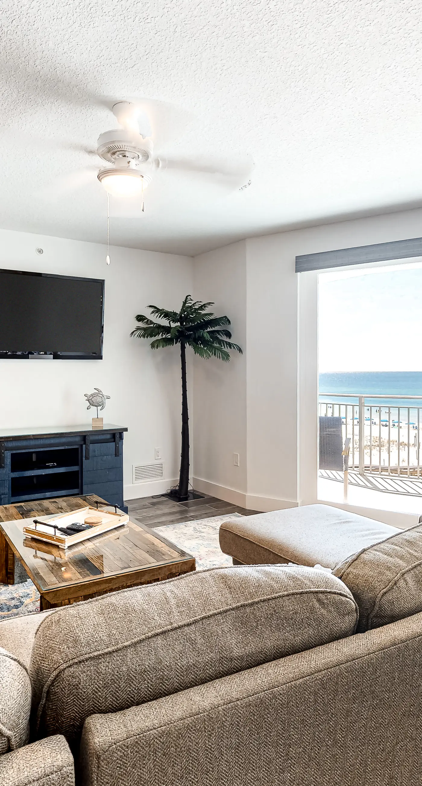 Blu 400 - Spacious, gulf-front condo with resort amenities -  near restaurants