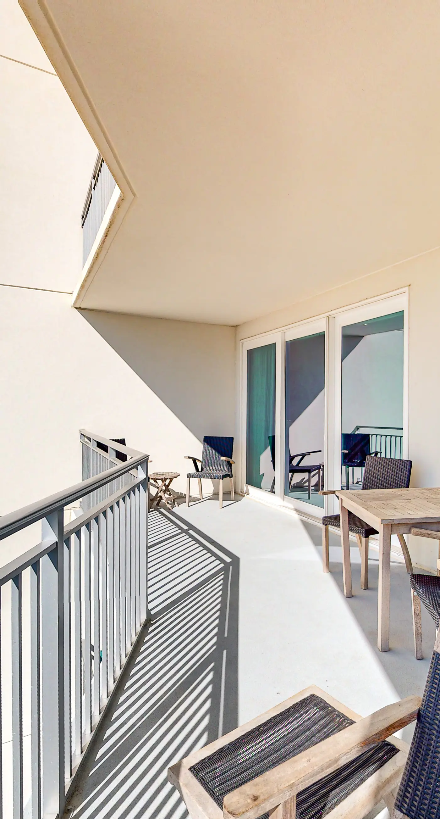 Blu 400 - Spacious, gulf-front condo with resort amenities -  near restaurants