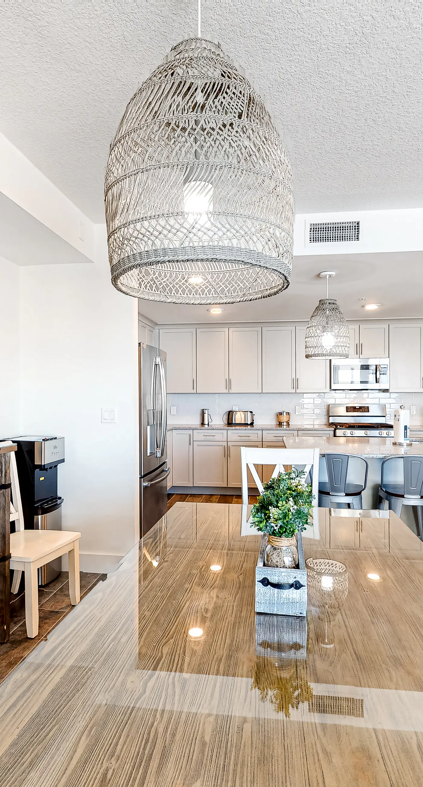 Blu 400 - Spacious, gulf-front condo with resort amenities -  near restaurants