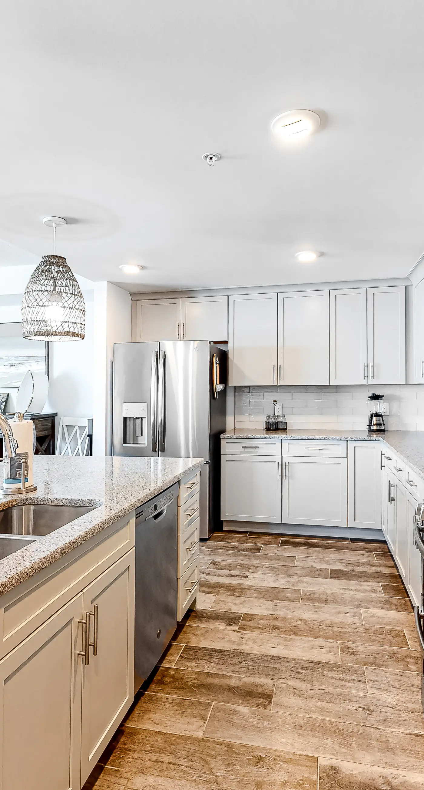 Blu 400 - Spacious, gulf-front condo with resort amenities -  near restaurants