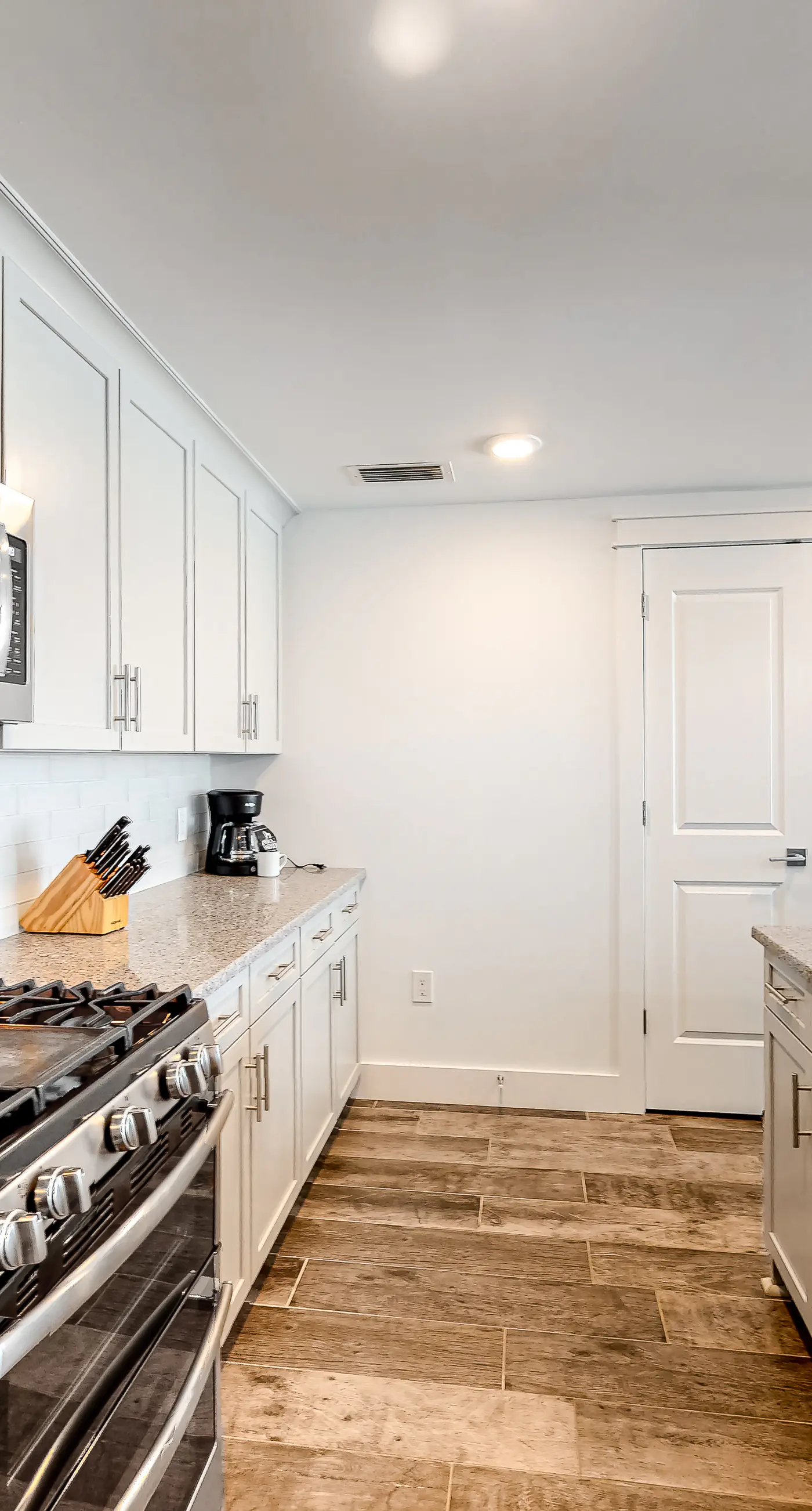 Blu 400 - Spacious, gulf-front condo with resort amenities -  near restaurants