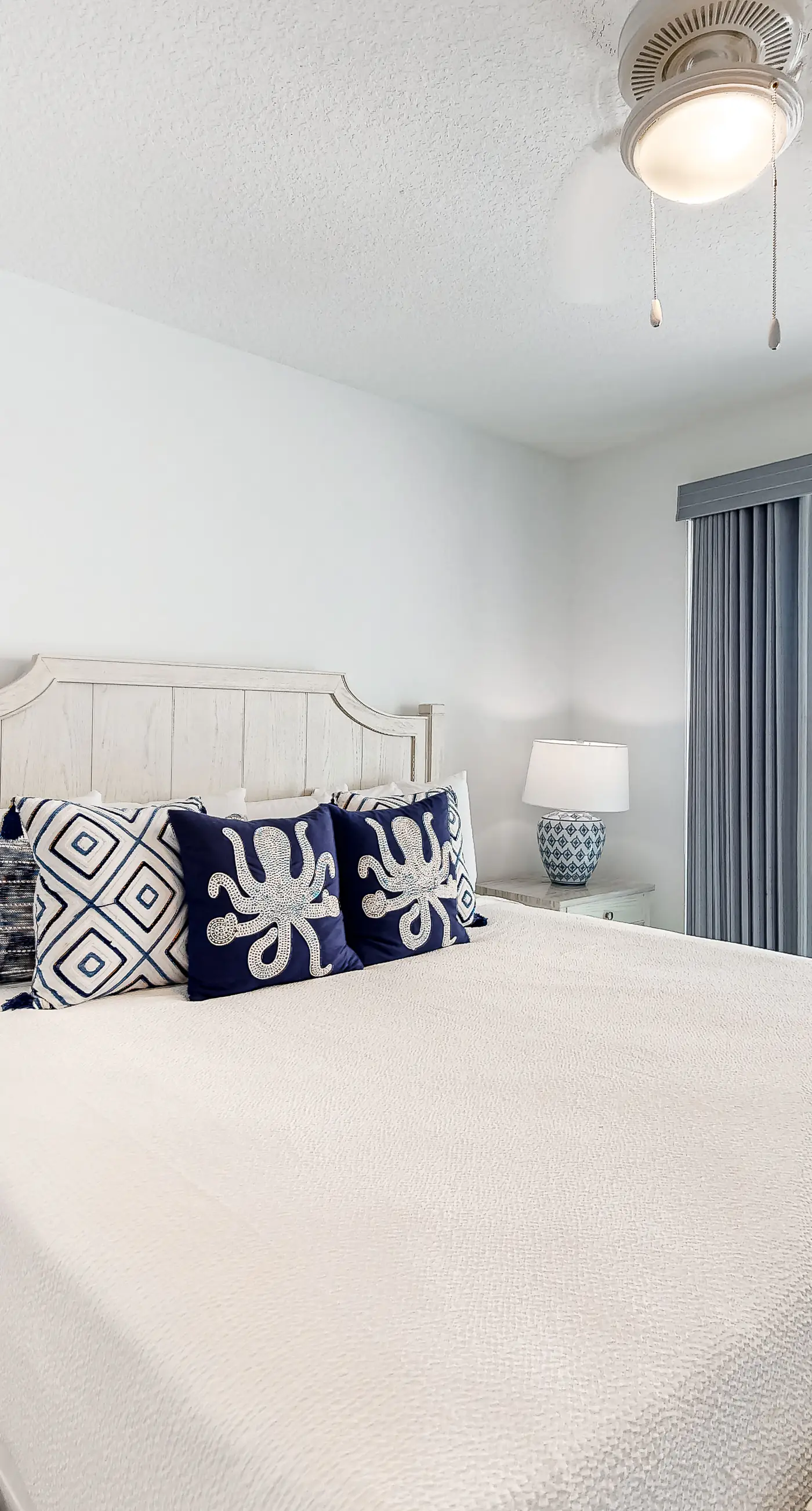 Blu 400 - Spacious, gulf-front condo with resort amenities -  near restaurants