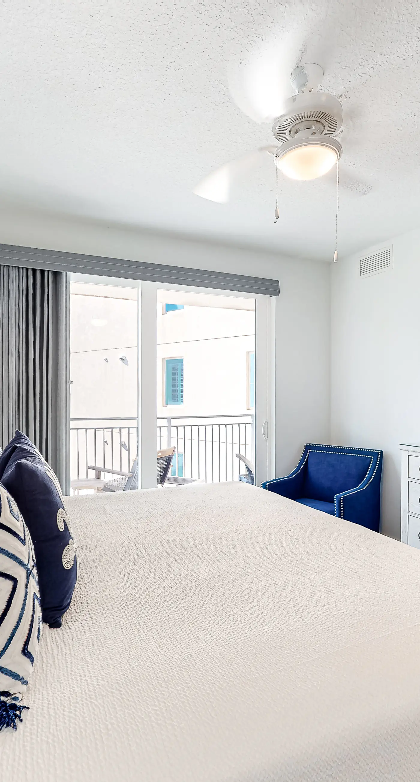 Blu 400 - Spacious, gulf-front condo with resort amenities -  near restaurants