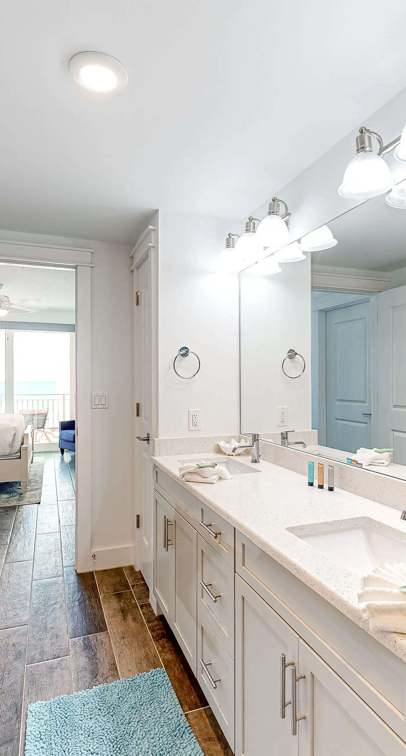 Blu 400 - Spacious, gulf-front condo with resort amenities -  near restaurants