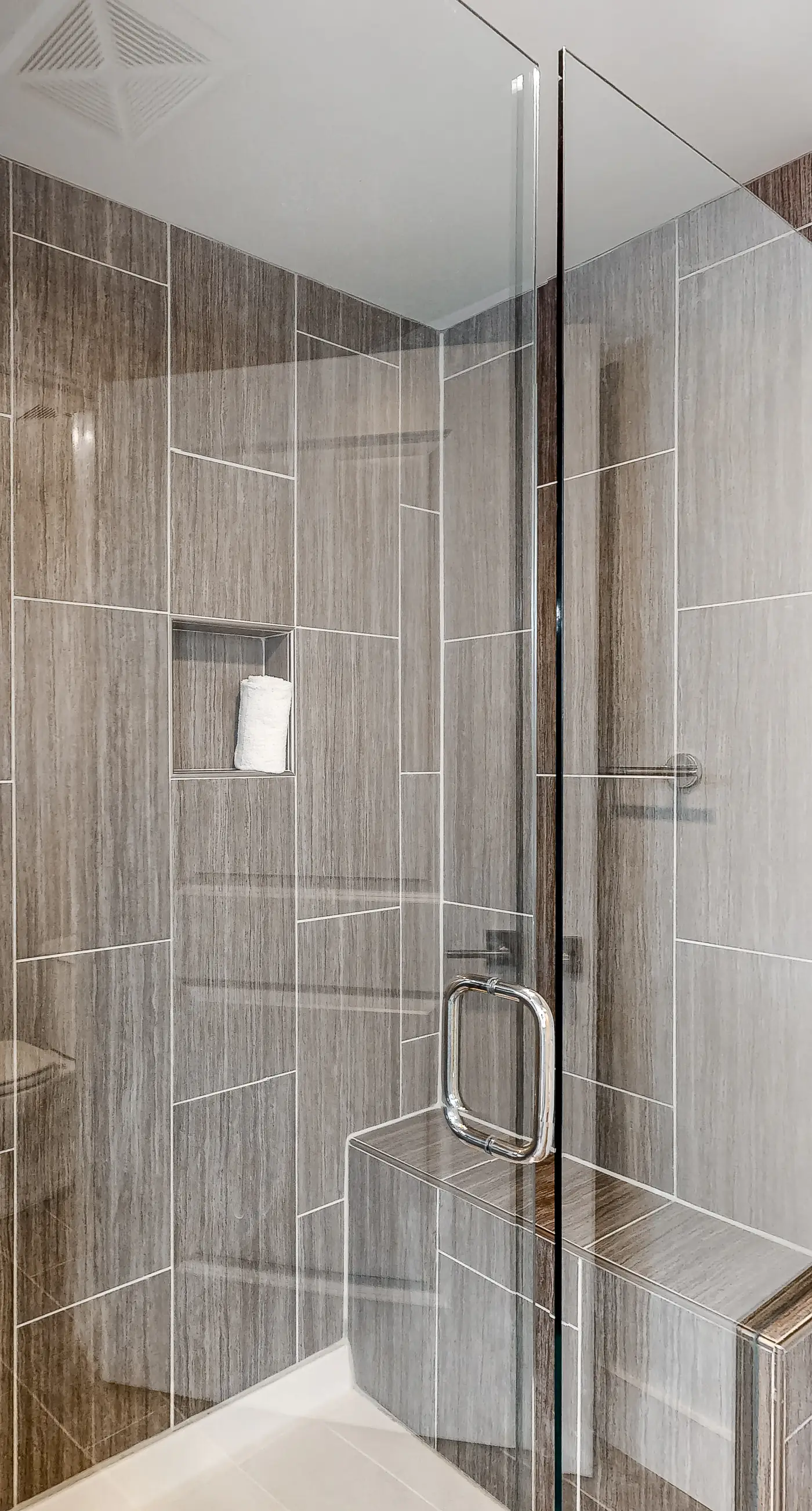 Blu 400 - Spacious, gulf-front condo with resort amenities -  near restaurants