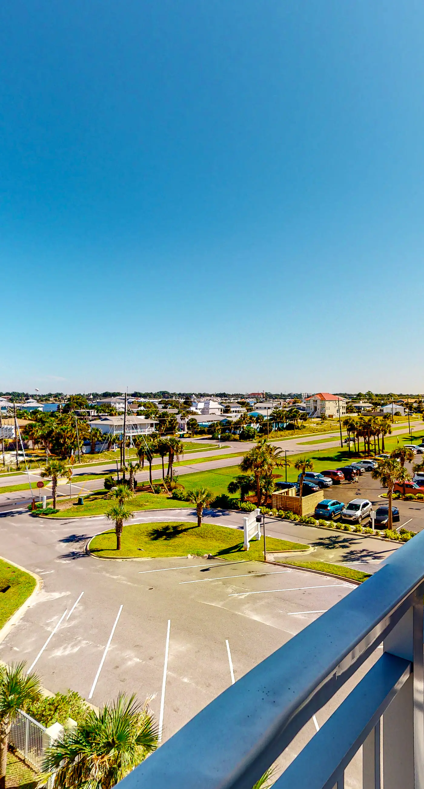 Blu 400 - Spacious, gulf-front condo with resort amenities -  near restaurants