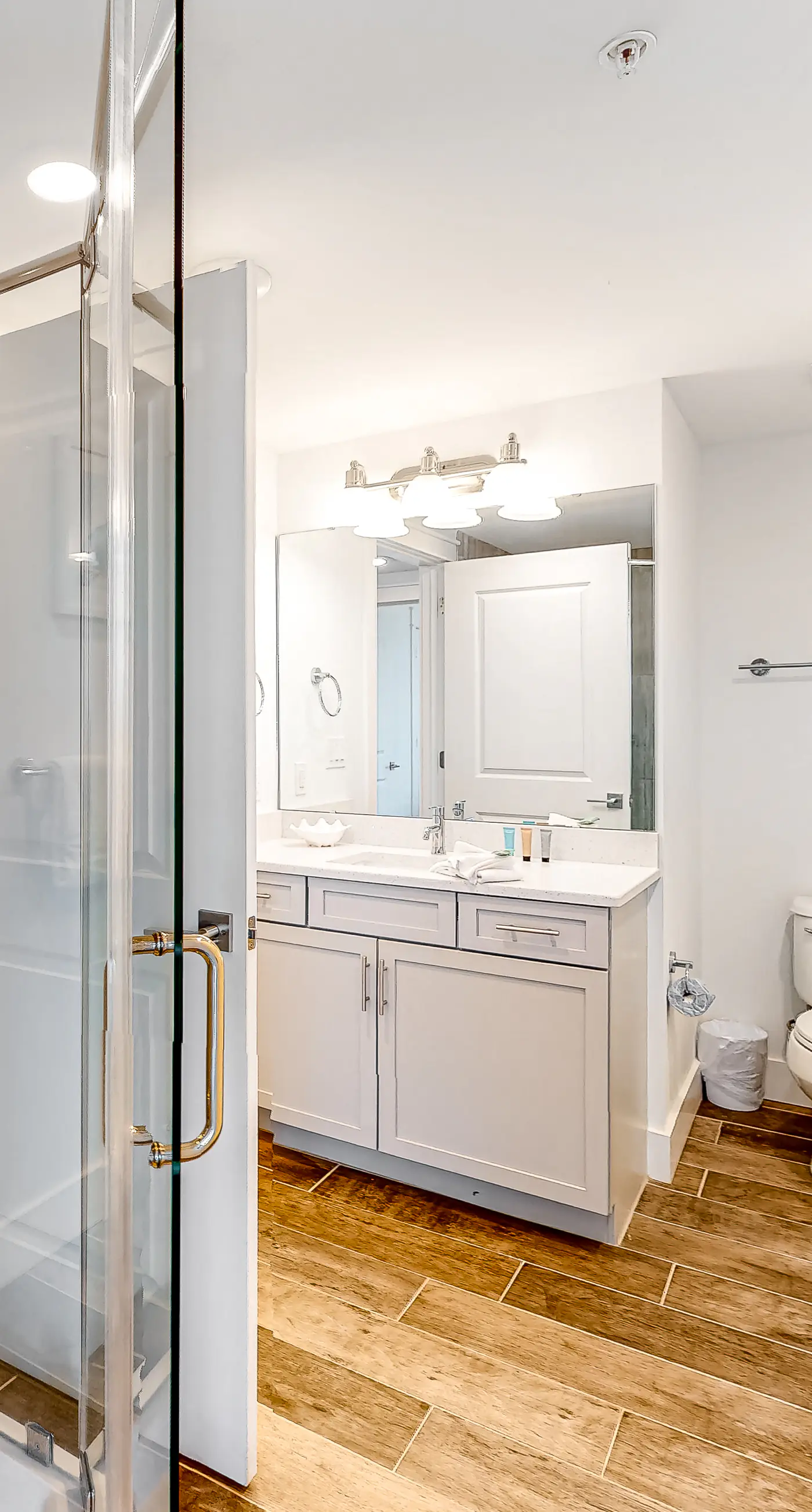 Blu 400 - Spacious, gulf-front condo with resort amenities -  near restaurants