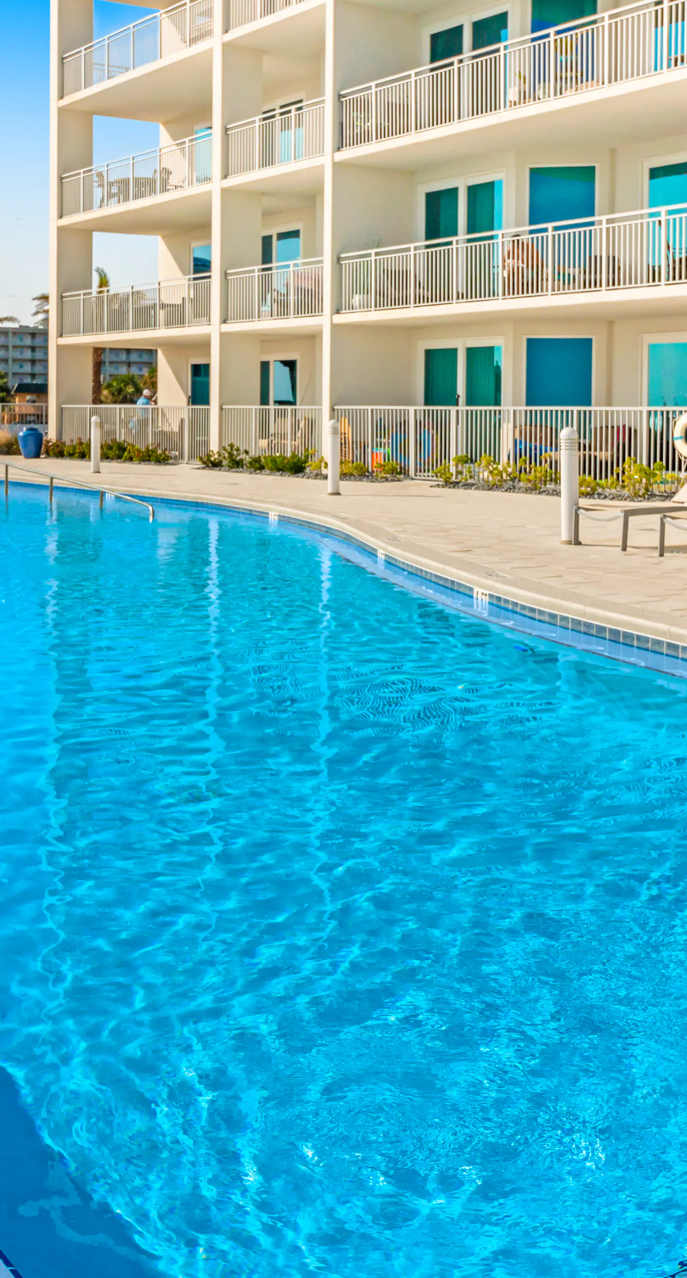 Blu 400 - Spacious, gulf-front condo with resort amenities -  near restaurants