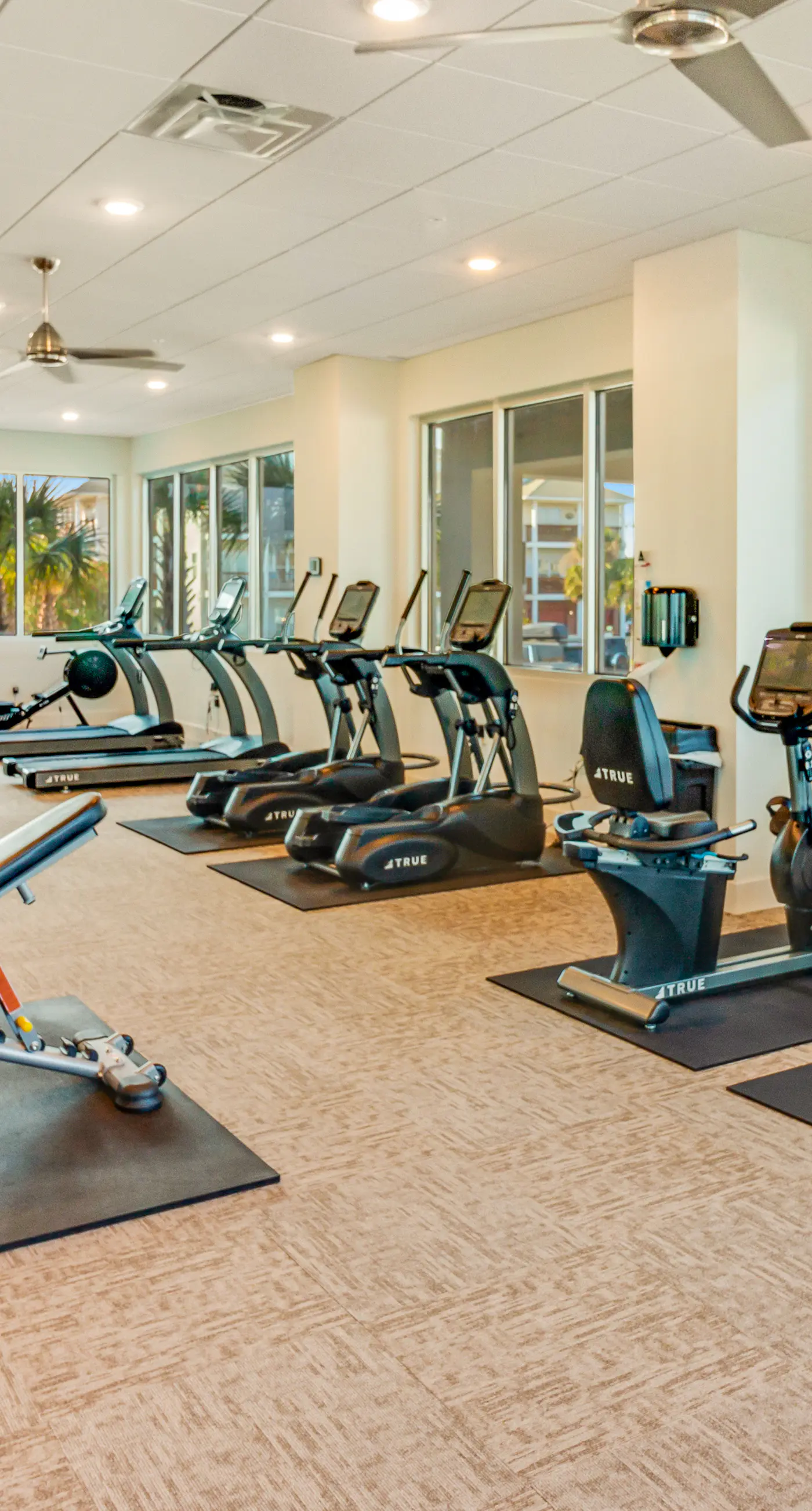 Blu 400 - Spacious, gulf-front condo with resort amenities -  near restaurants