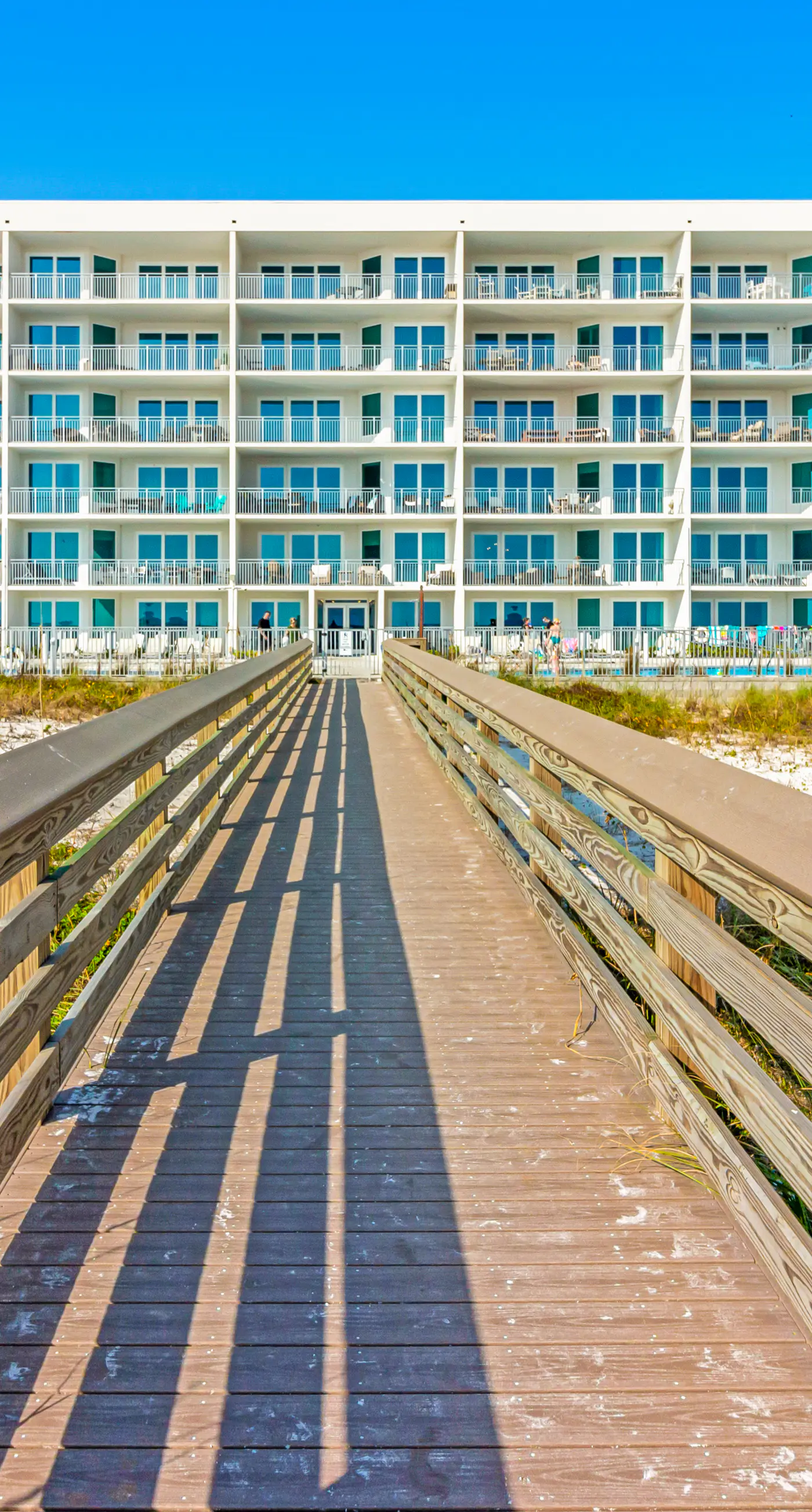 Blu 400 - Spacious, gulf-front condo with resort amenities -  near restaurants