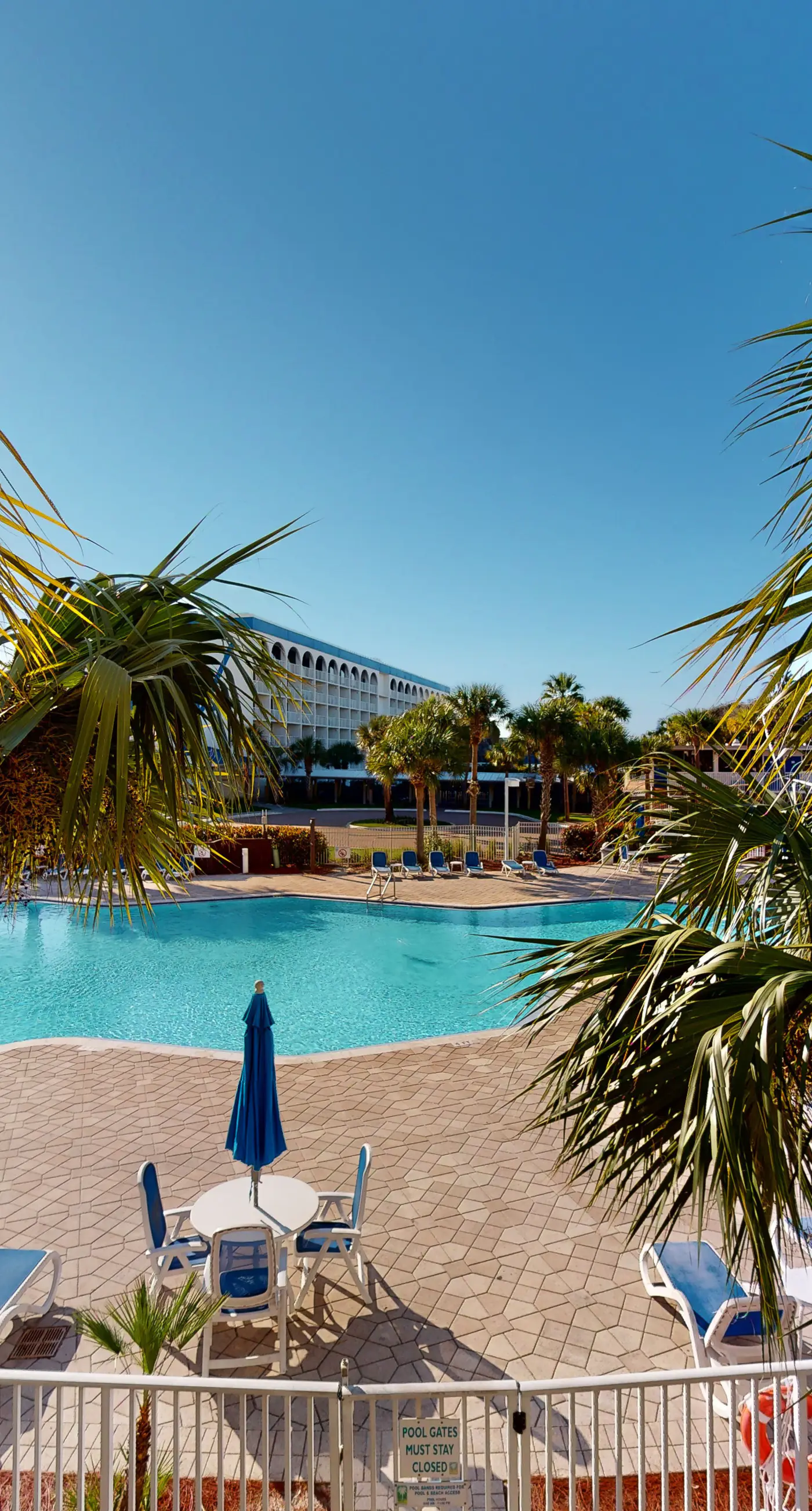 Destin West Gulfside 207 - 2nd-floor condo with partial Gulf view & beach service - near Shopping&Dining