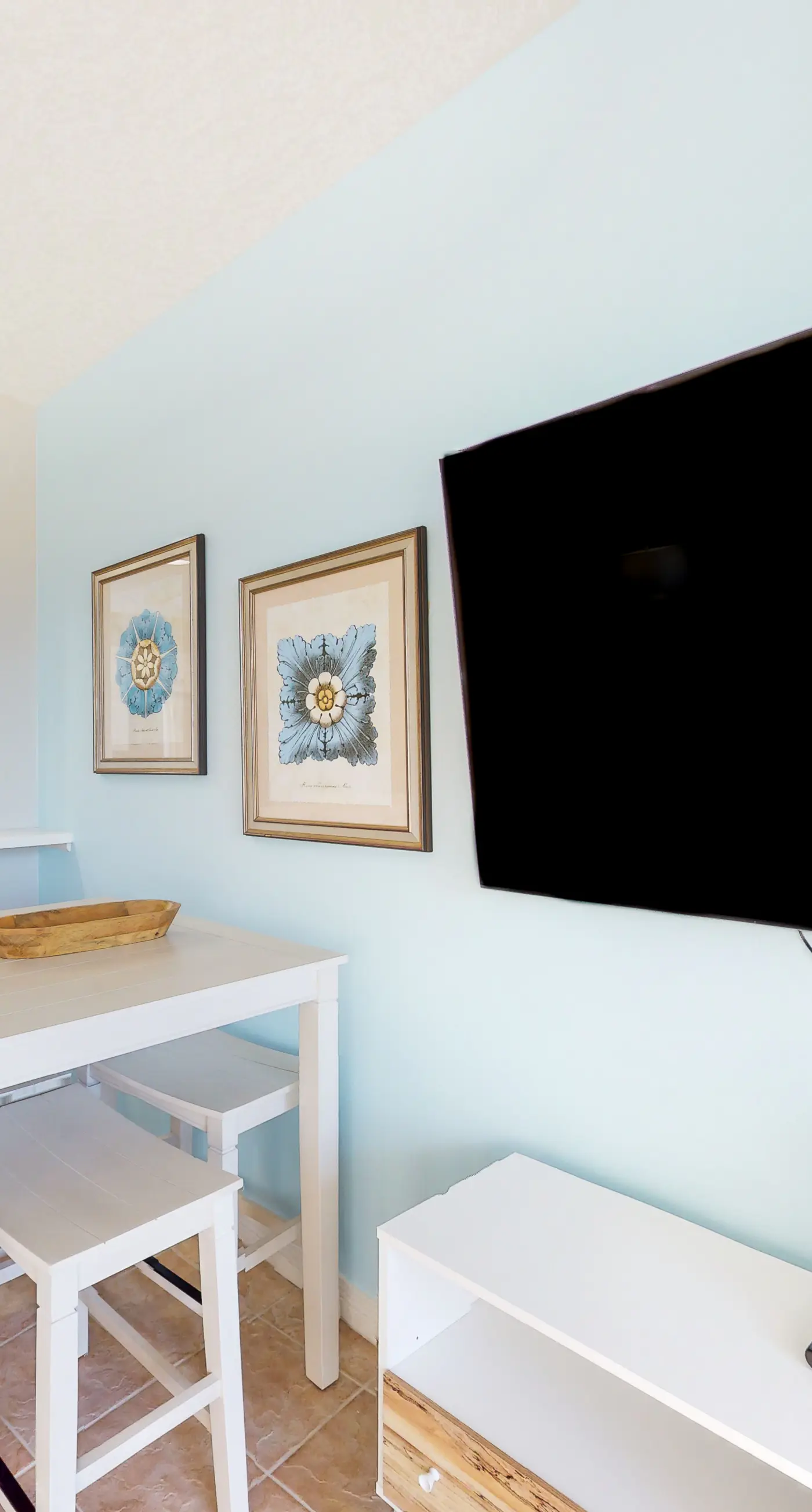 Destin West Gulfside 207 - 2nd-floor condo with partial Gulf view & beach service - near Shopping&Dining