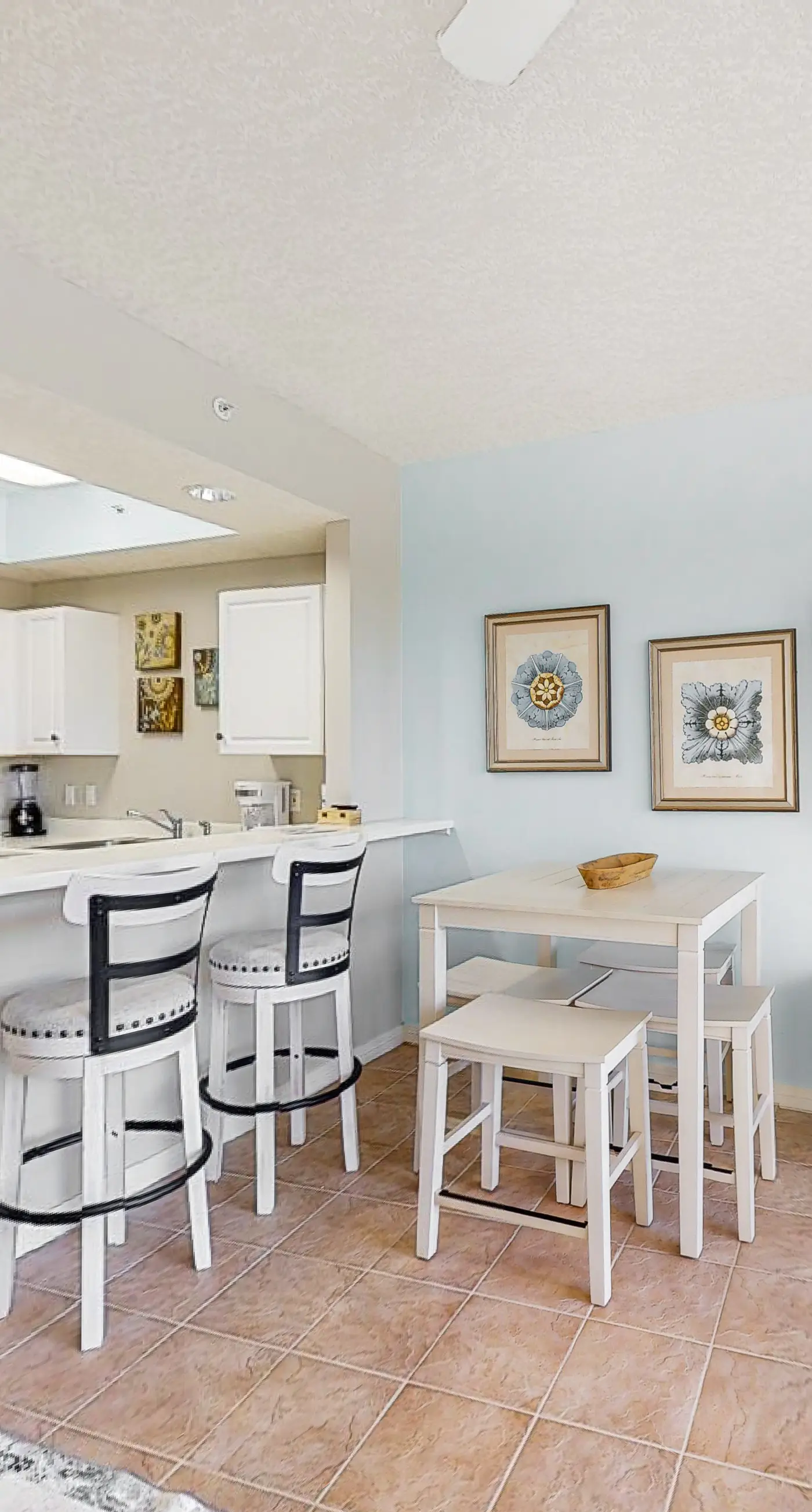 Destin West Gulfside 207 - 2nd-floor condo with partial Gulf view & beach service - near Shopping&Dining