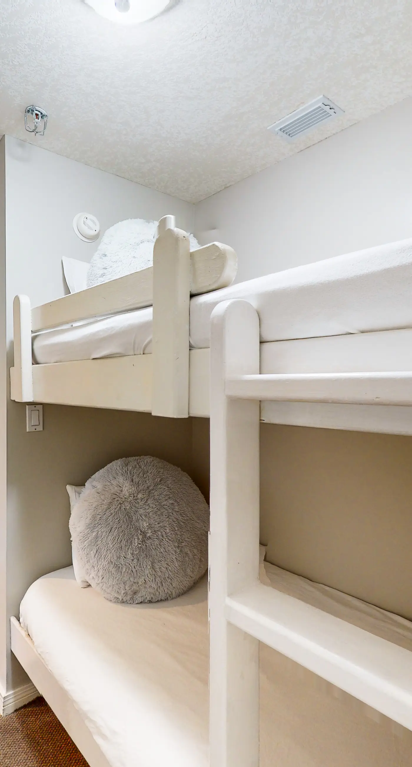 Destin West Gulfside 207 - 2nd-floor condo with partial Gulf view & beach service - near Shopping&Dining