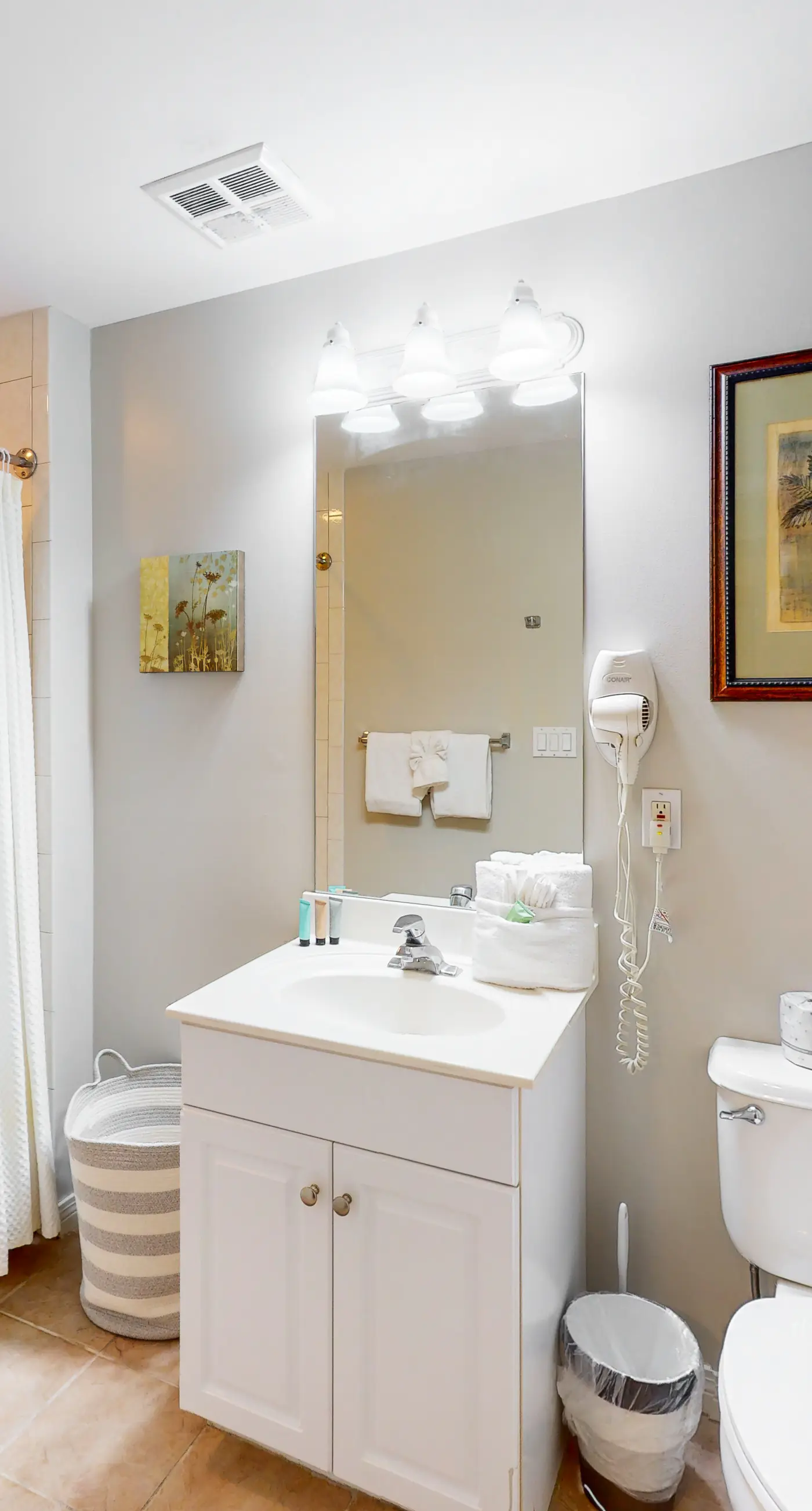 Destin West Gulfside 207 - 2nd-floor condo with partial Gulf view & beach service - near Shopping&Dining