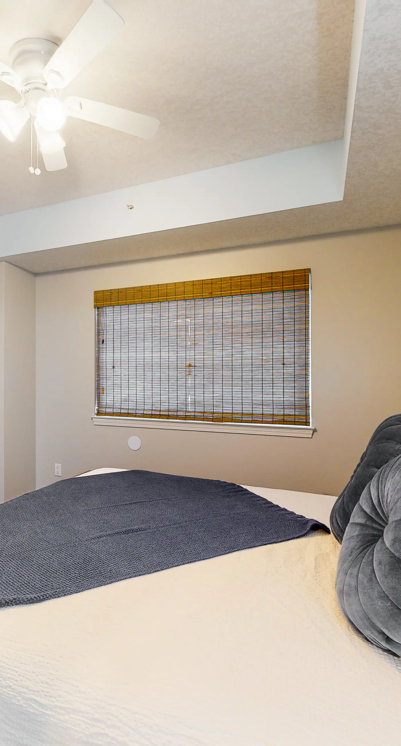 Destin West Gulfside 207 - 2nd-floor condo with partial Gulf view & beach service - near Shopping&Dining