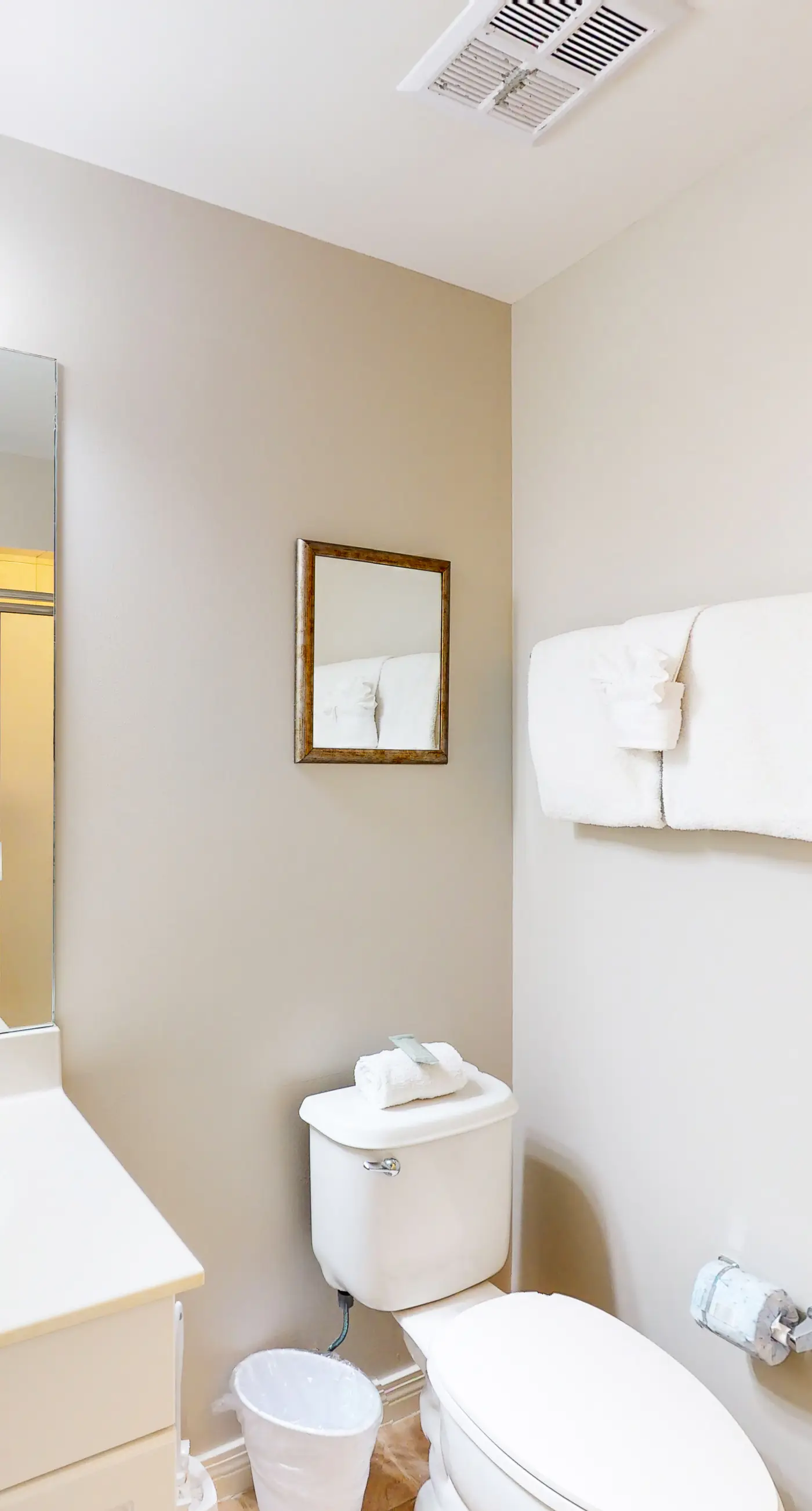 Destin West Gulfside 207 - 2nd-floor condo with partial Gulf view & beach service - near Shopping&Dining