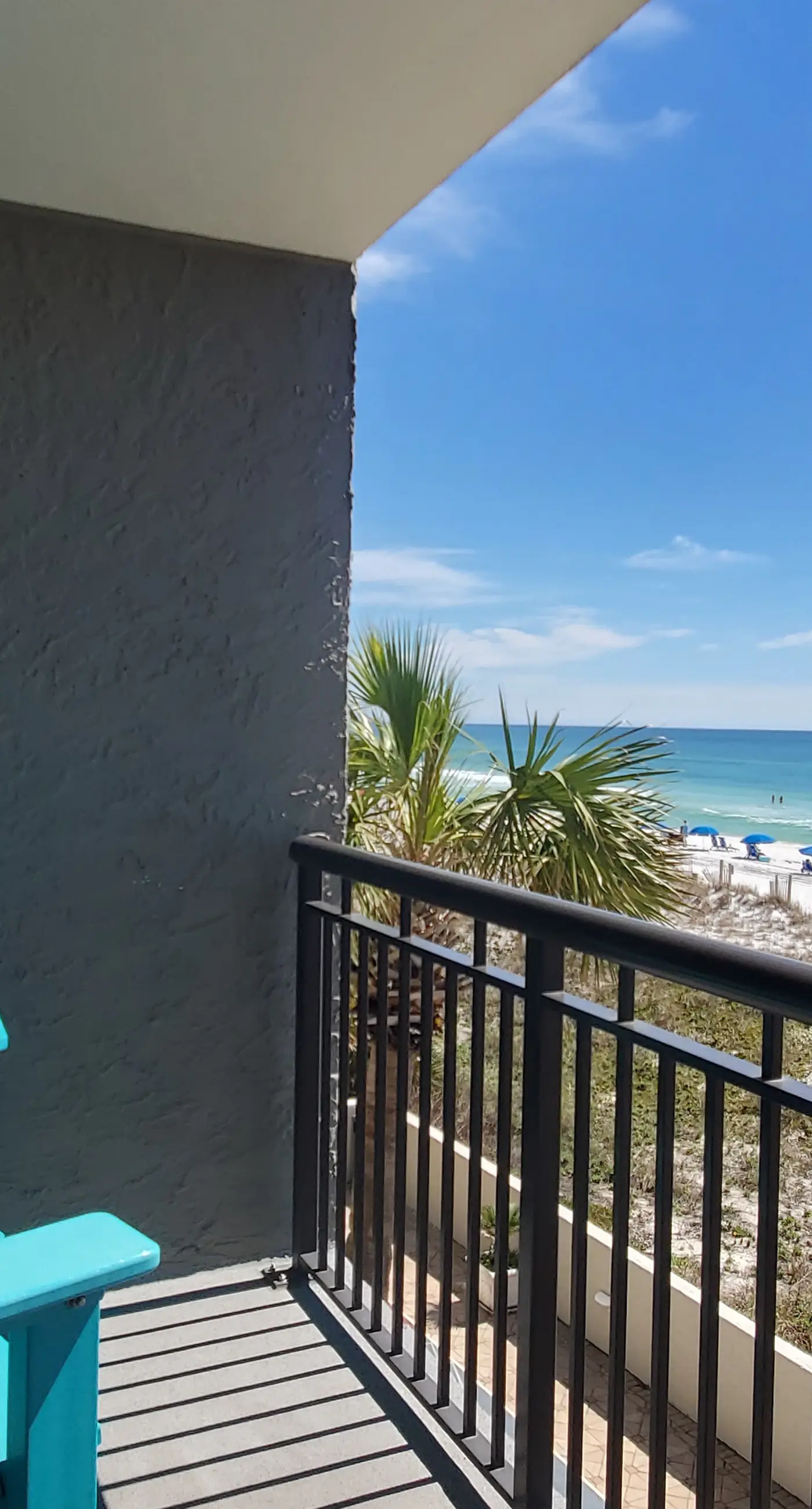 Island Echos 3G. Ocean view condo steps from the sand with balcony, pool & tennis