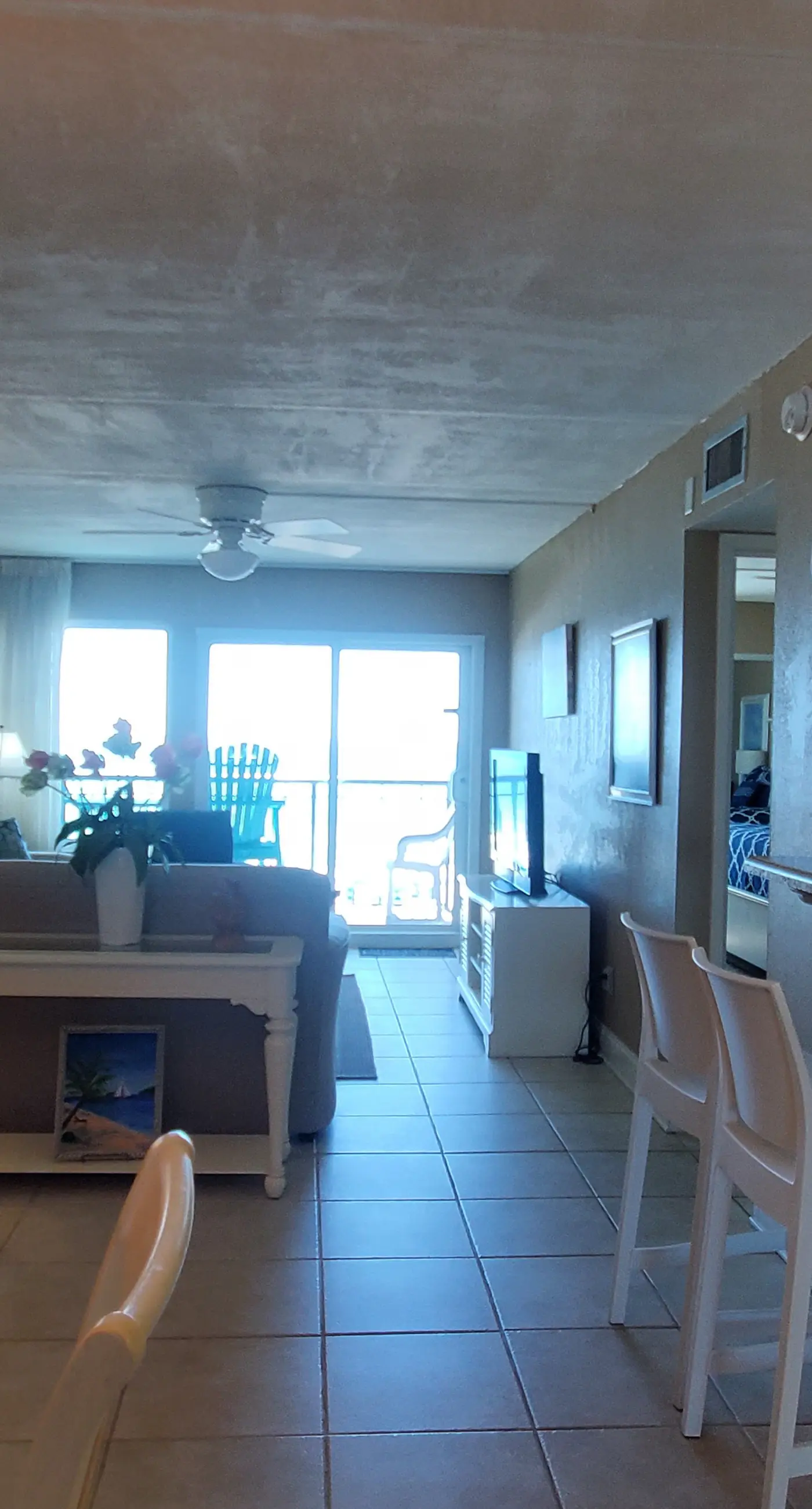 Island Echos 3G. Ocean view condo steps from the sand with balcony, pool & tennis