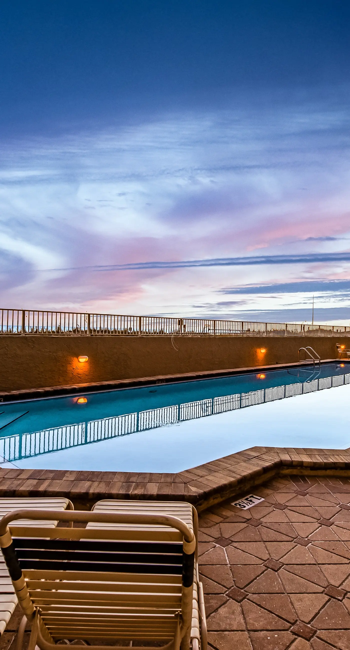 Island Echos 3G. Ocean view condo steps from the sand with balcony, pool & tennis