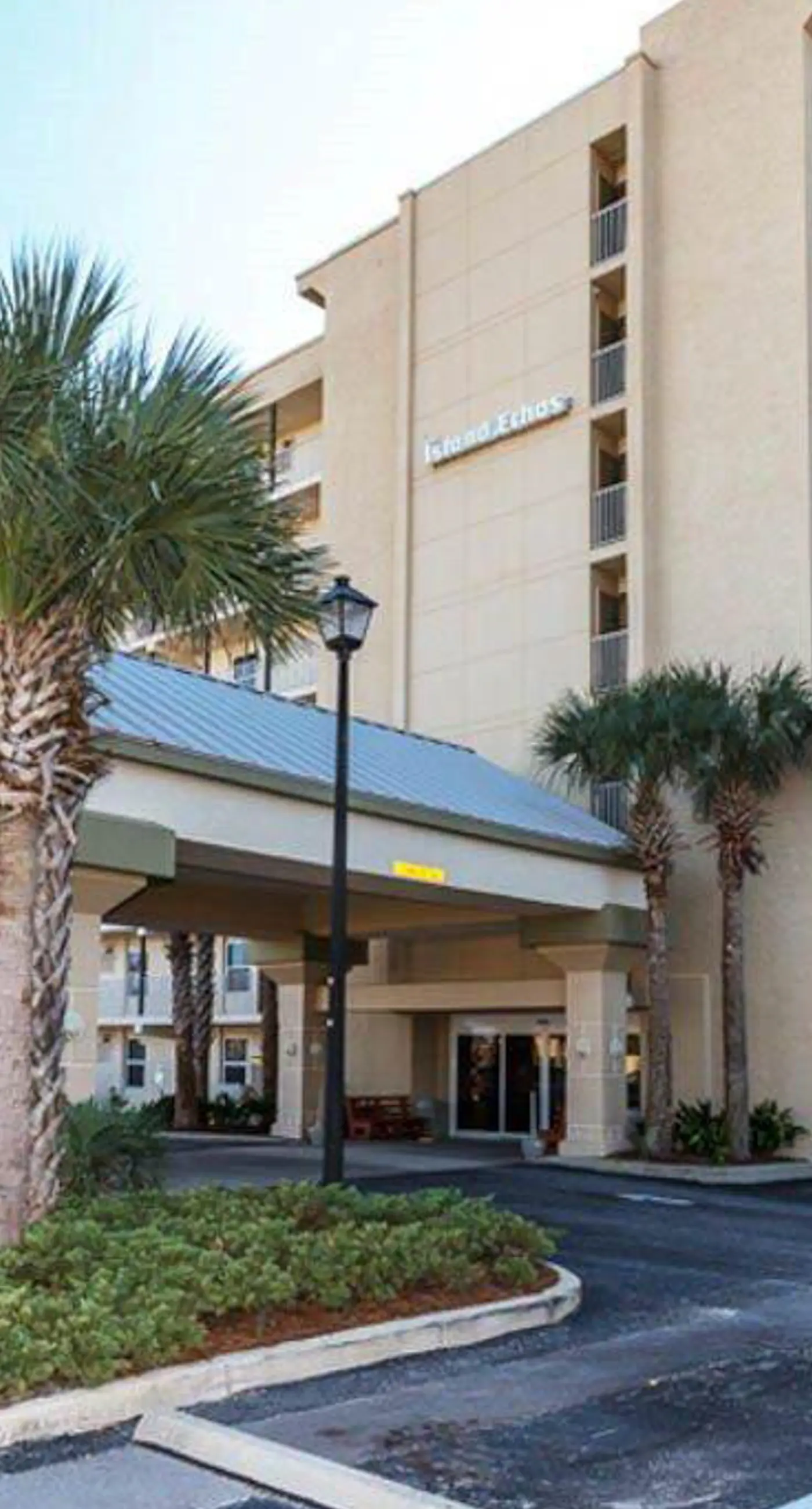 Island Echos 3G. Ocean view condo steps from the sand with balcony, pool & tennis