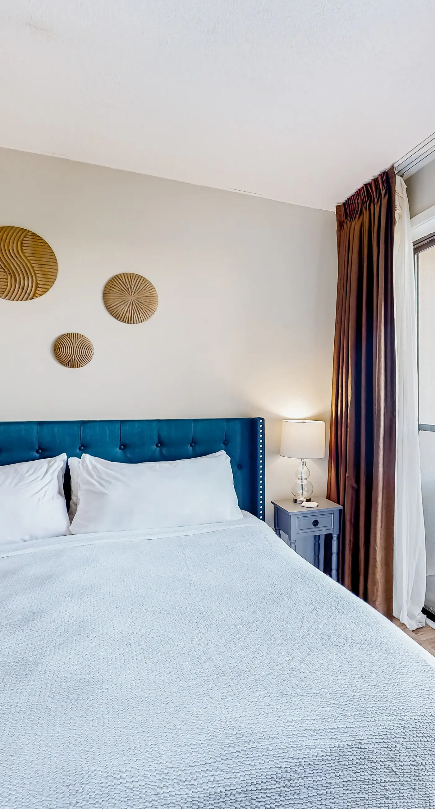 Bayfront studio with pools and dock - Snowbird-friendly